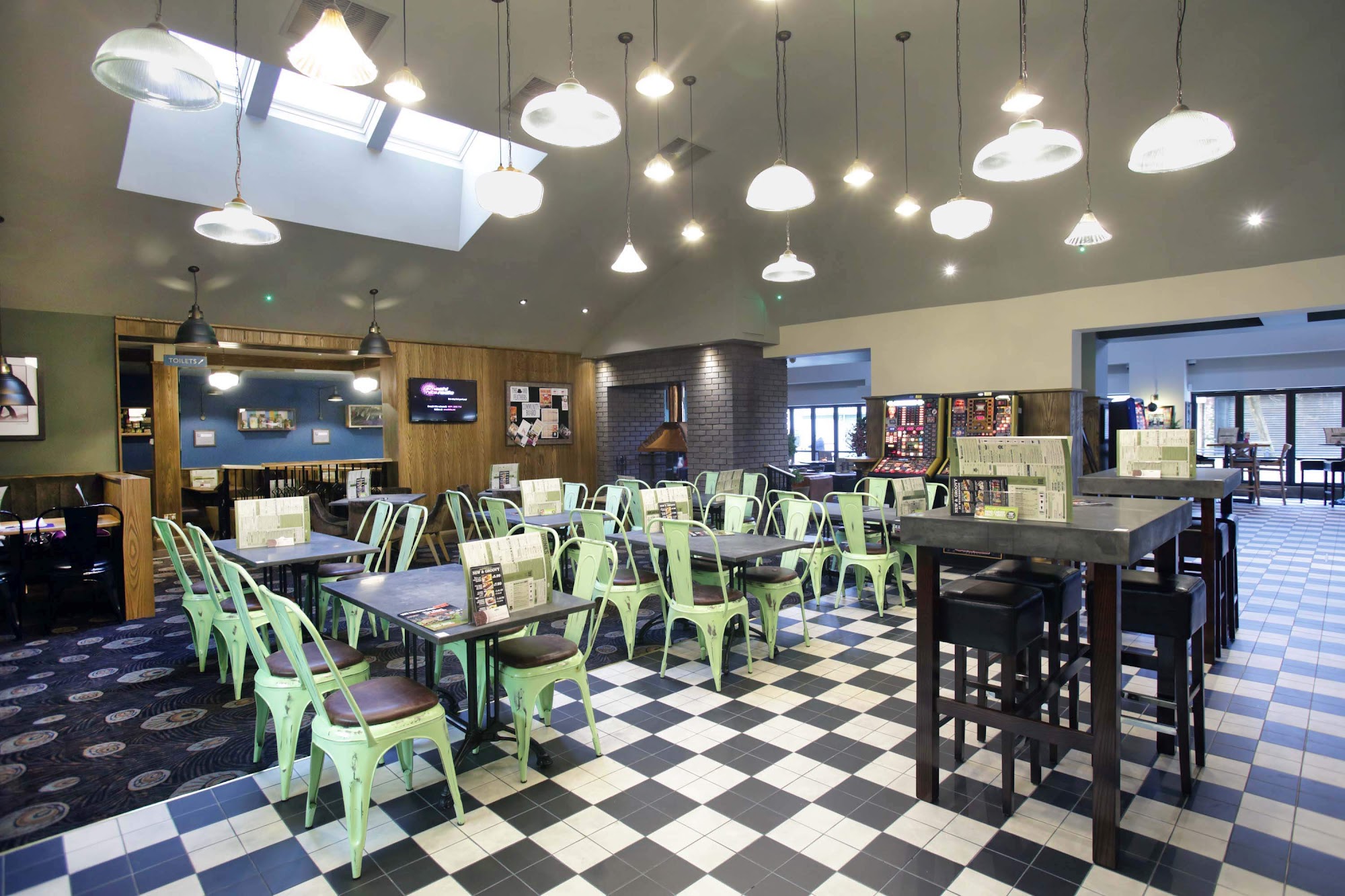 The Hat and Feathers - JD Wetherspoon