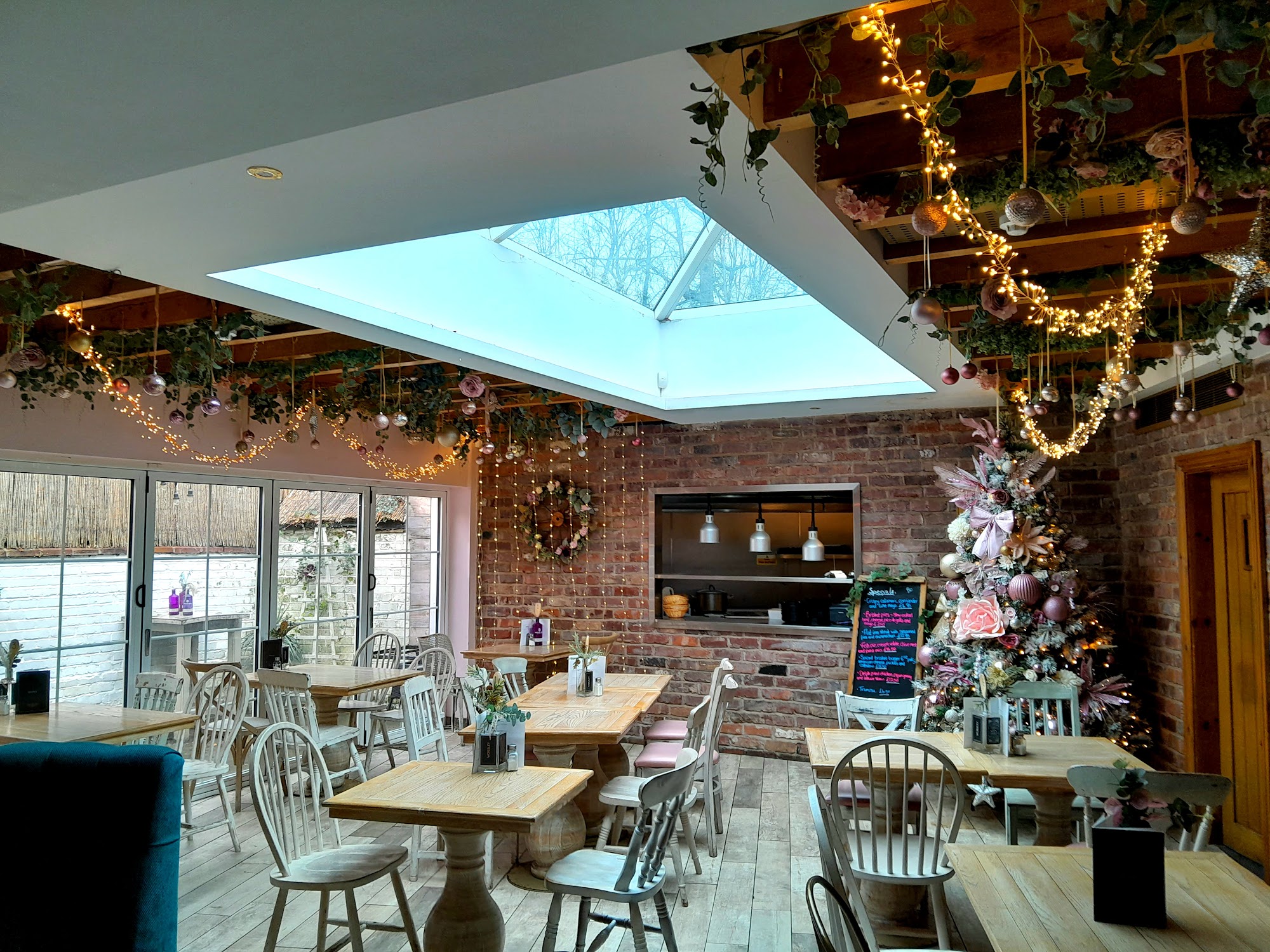 The Delph - Restaurant and Bar