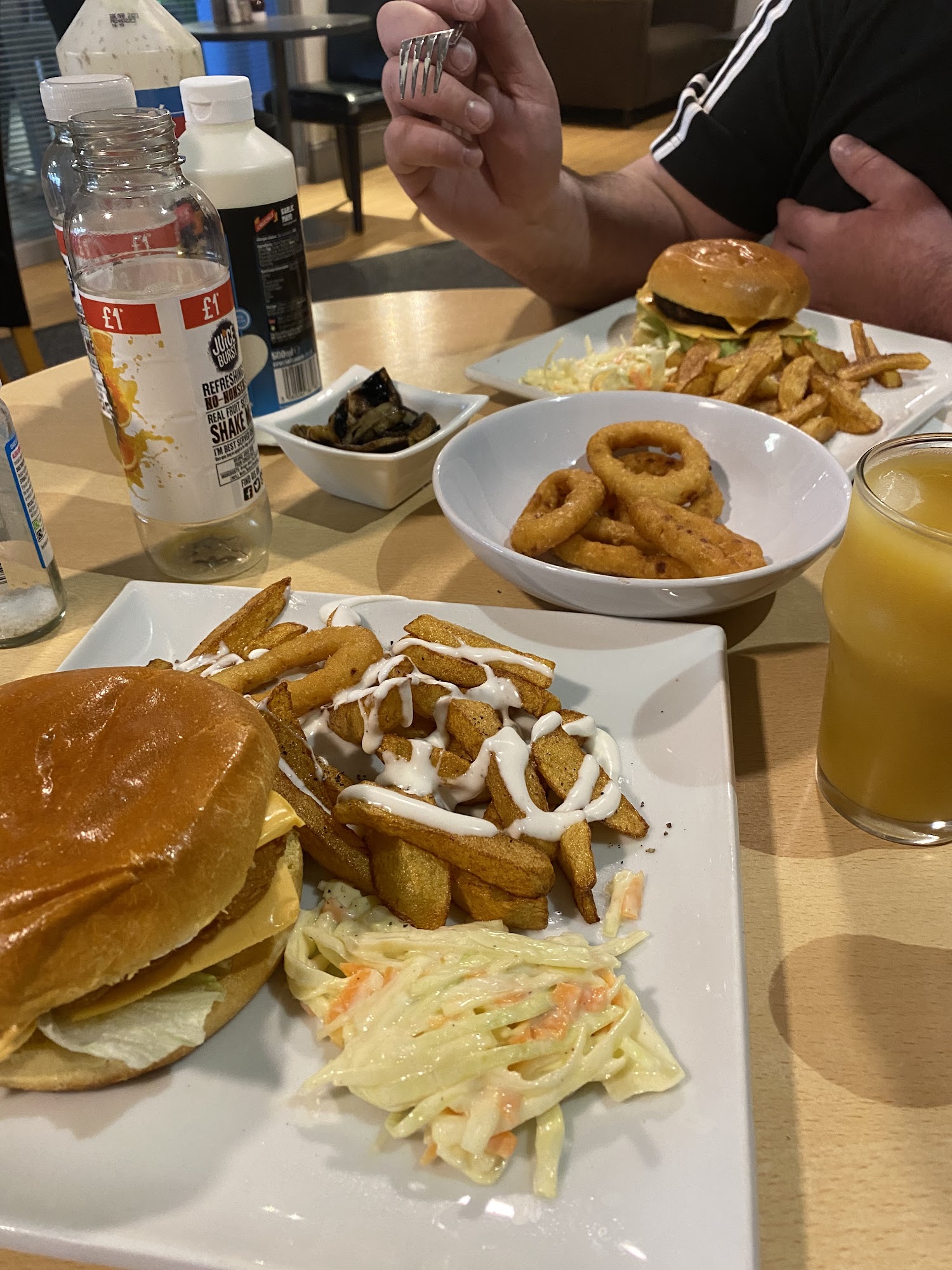 LEESA BURGER CO LTD