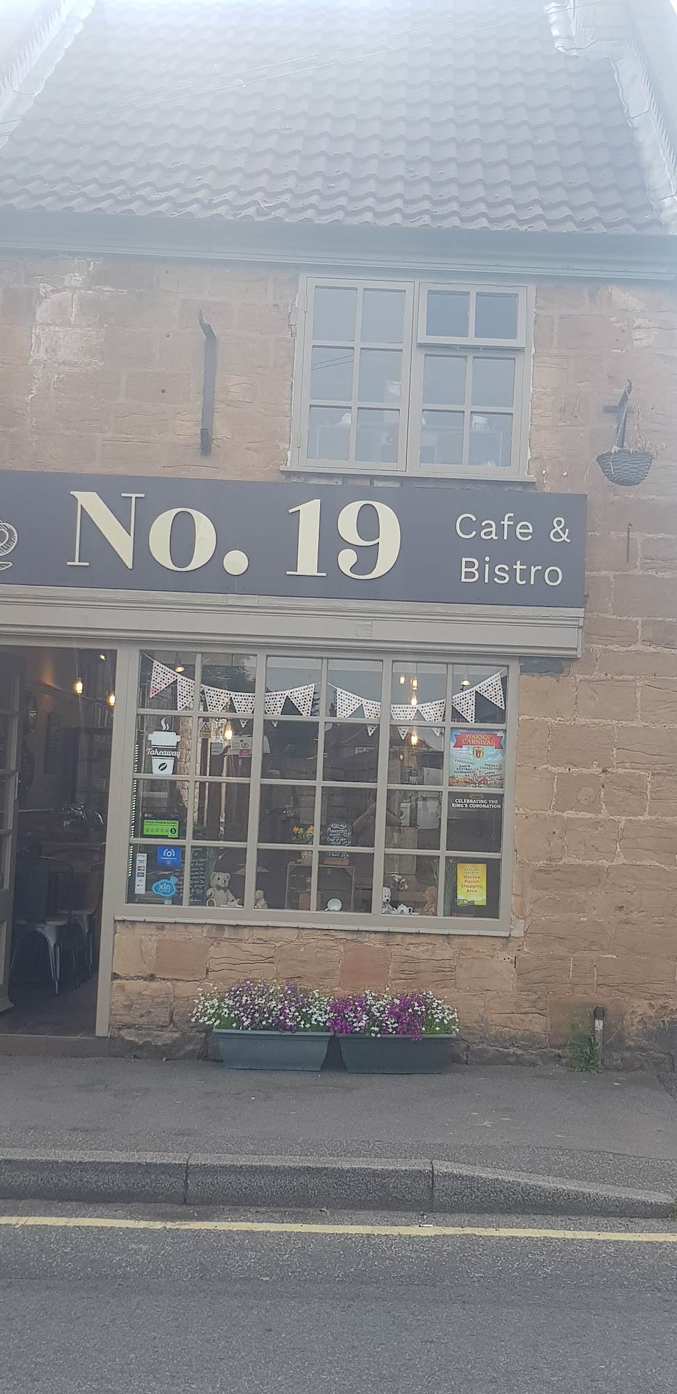 No.19 Cafe & Bistro