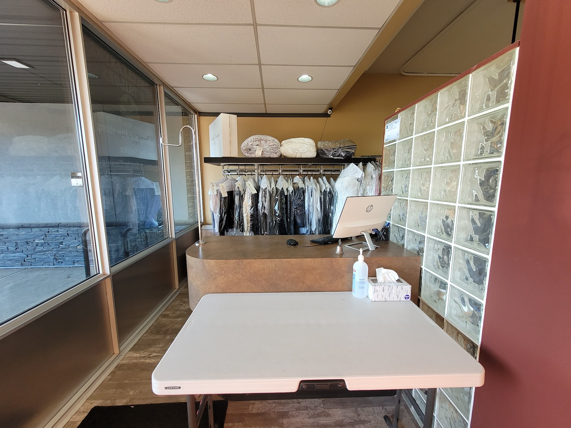 VALLEYVIEW DRYCLEANERS & TAILORS