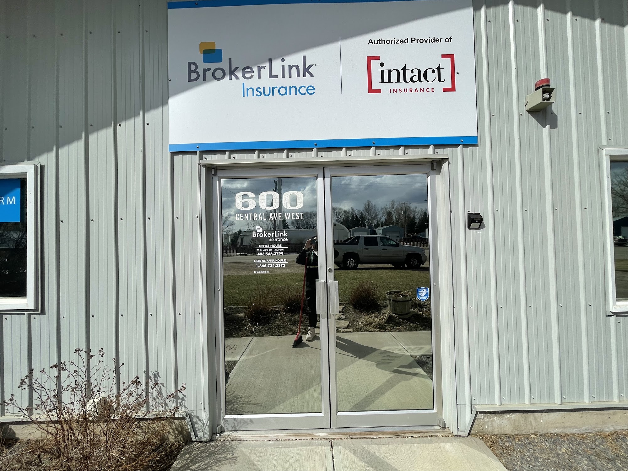 BrokerLink 600 Central Ave W, Linden Alberta T0M 1J0