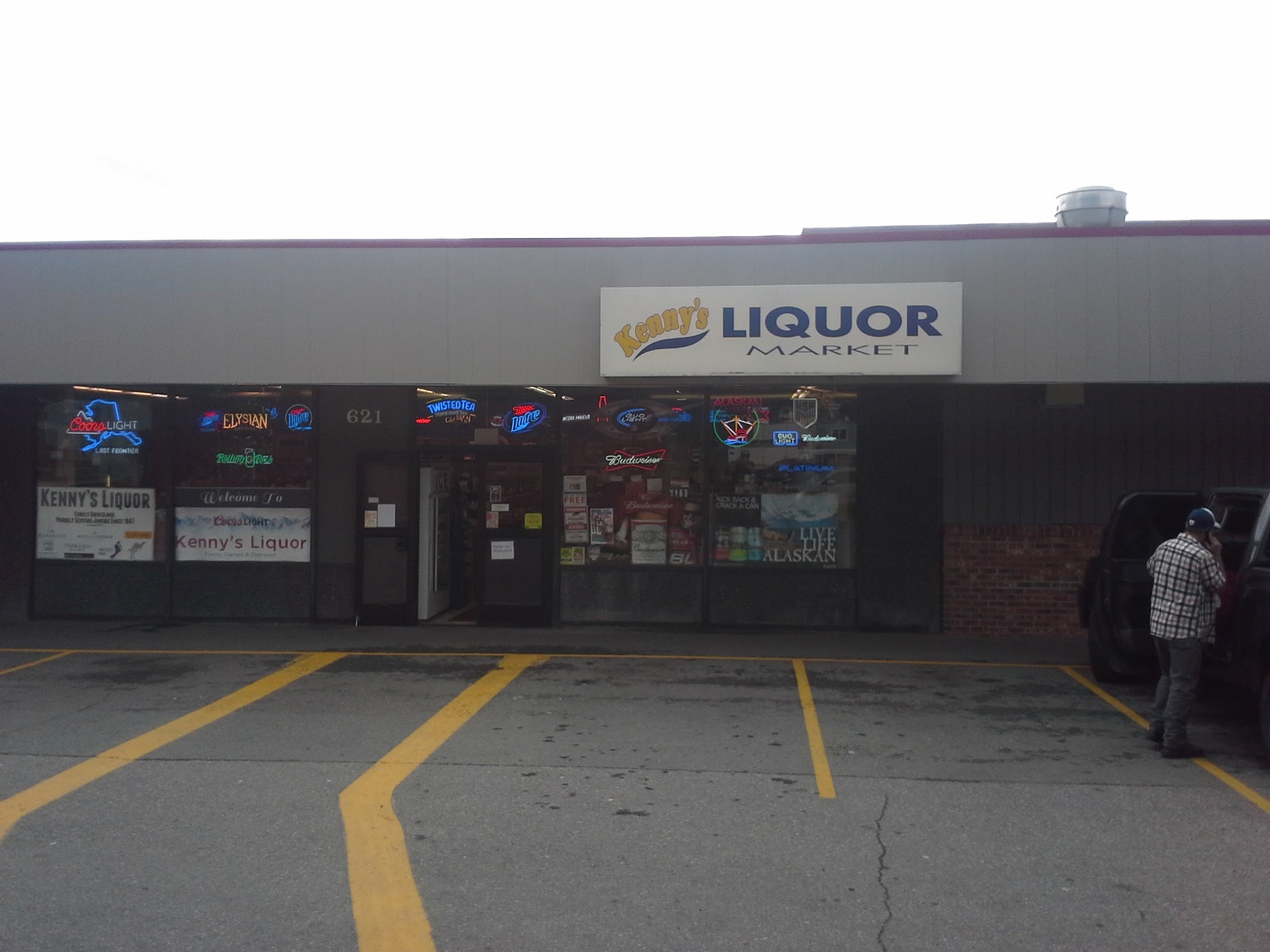 Kenny's Liquor Market