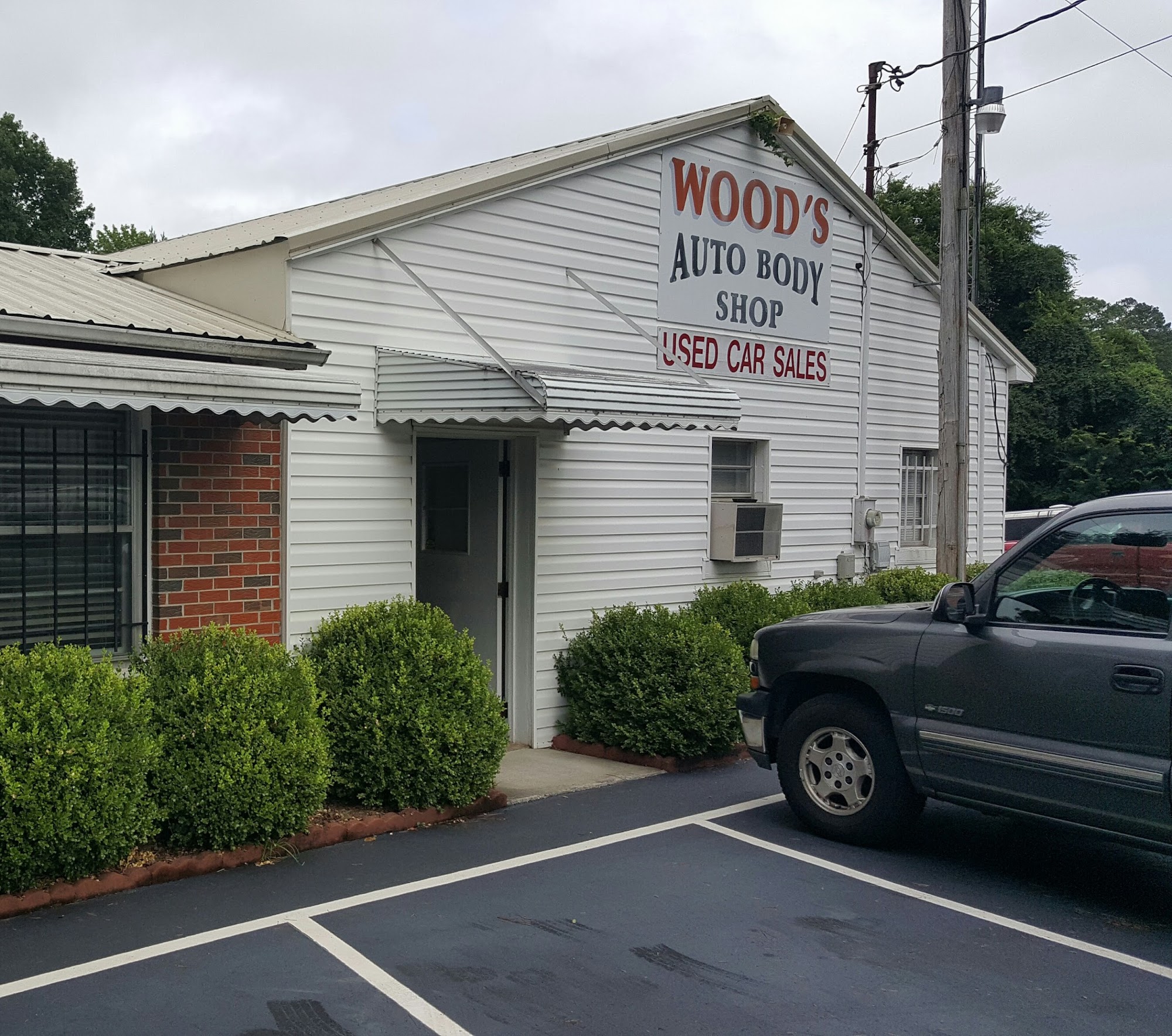 Wood's Auto Body Shop