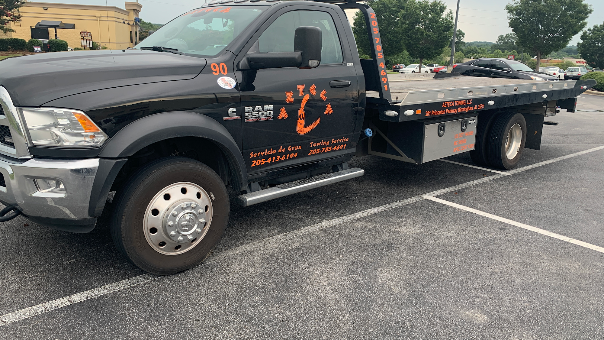 Azteca Towing LLC