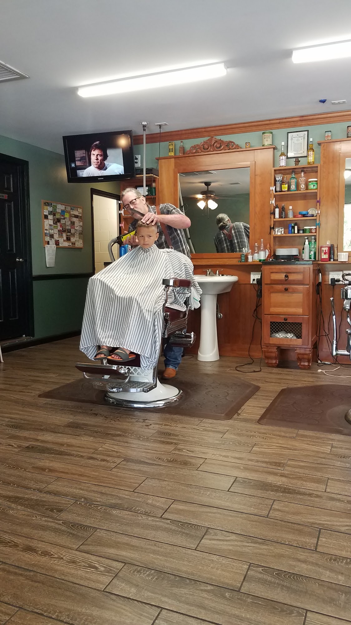 Peoples Barber Shop llc. 2205 Decatur Hwy, Fultondale Alabama 35068