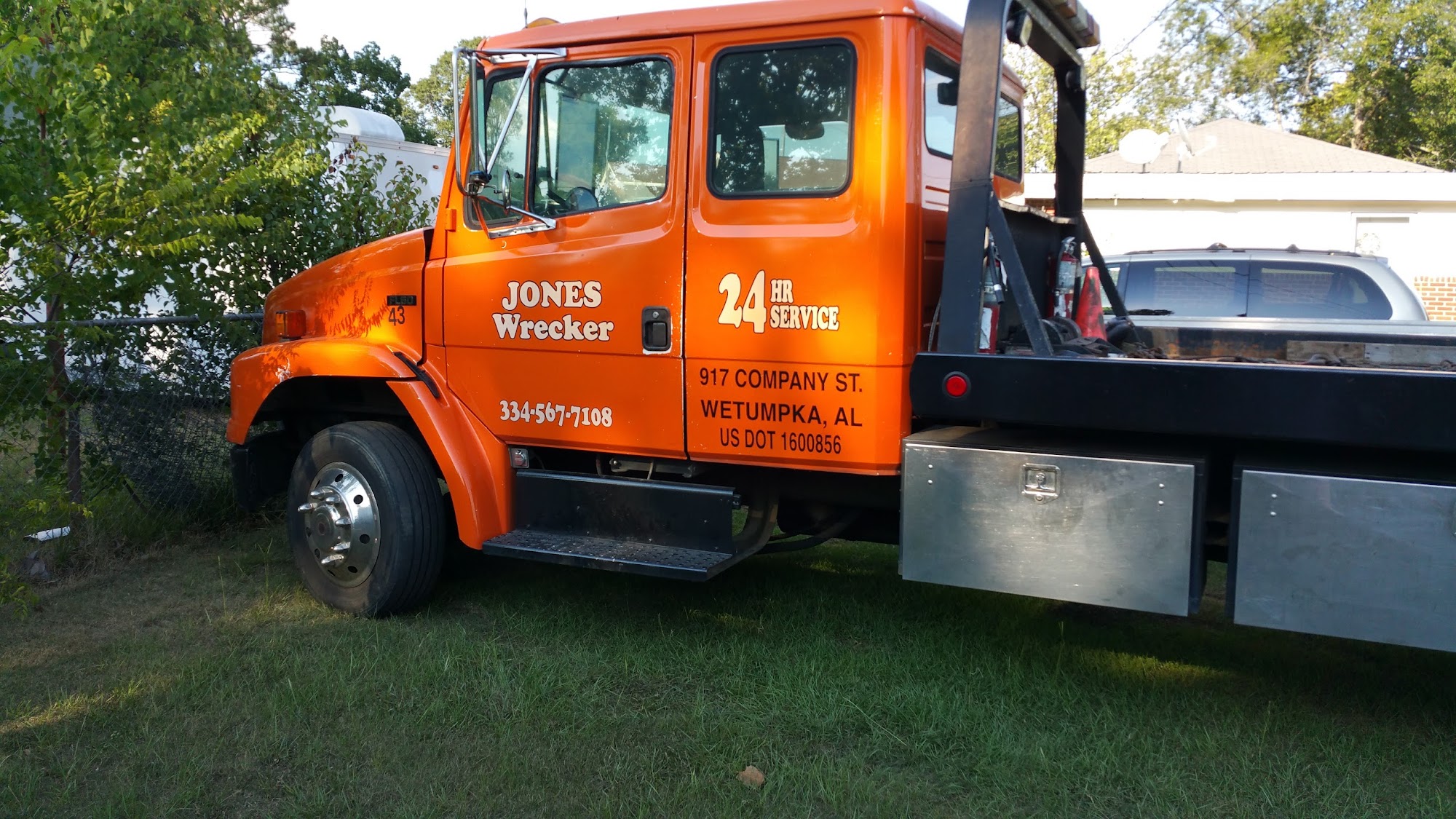 Jones Auto & Wrecker Service