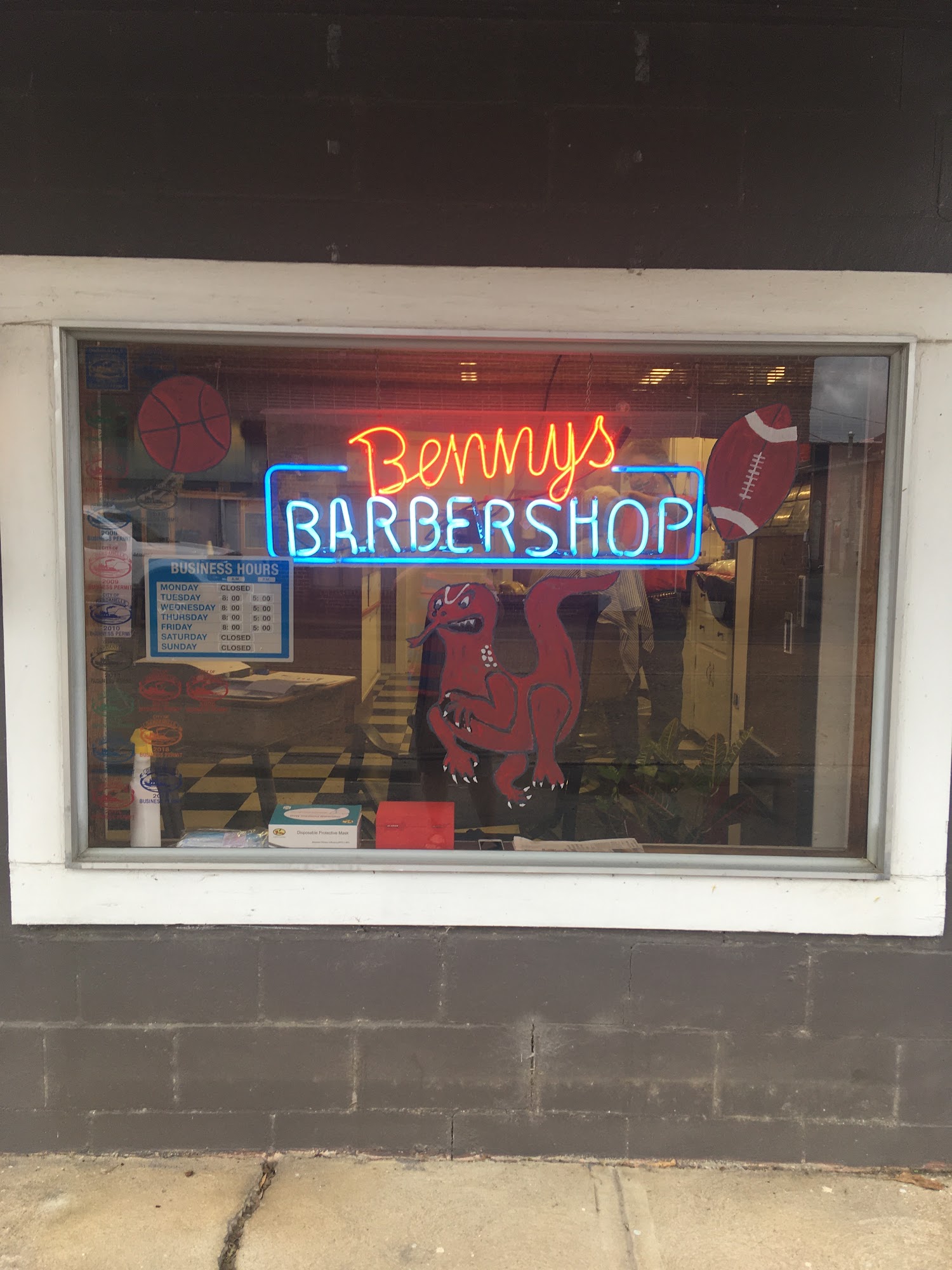 Benny's Barber Shop 104 Quay St, Dardanelle Arkansas 72834