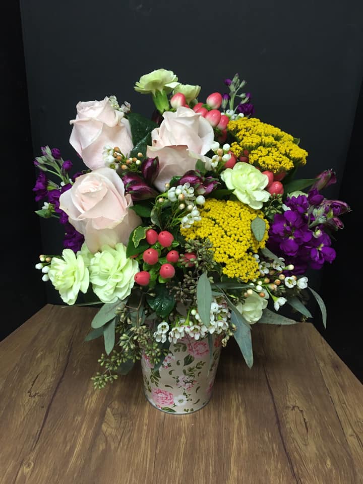 Southern Girls Flowers and Gifts 214 N Lakeside Dr, De Queen Arkansas 71832