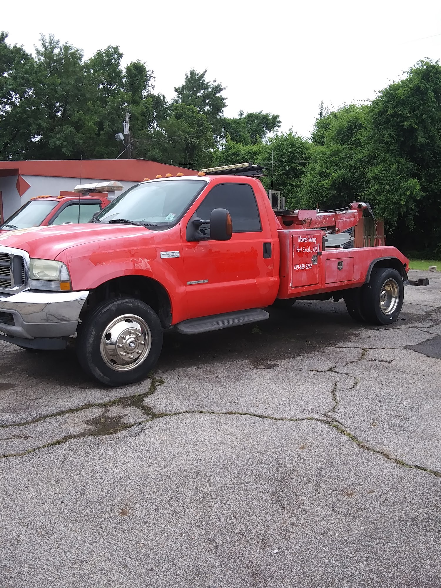 Moore’s Towing