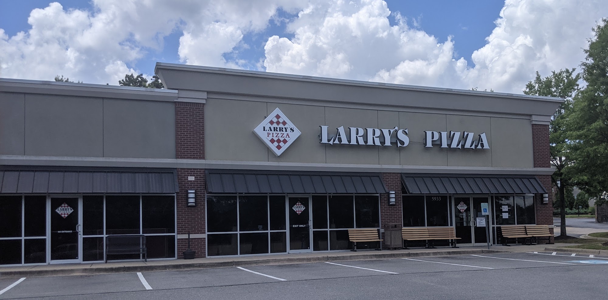 Larry's Pizza of NLR