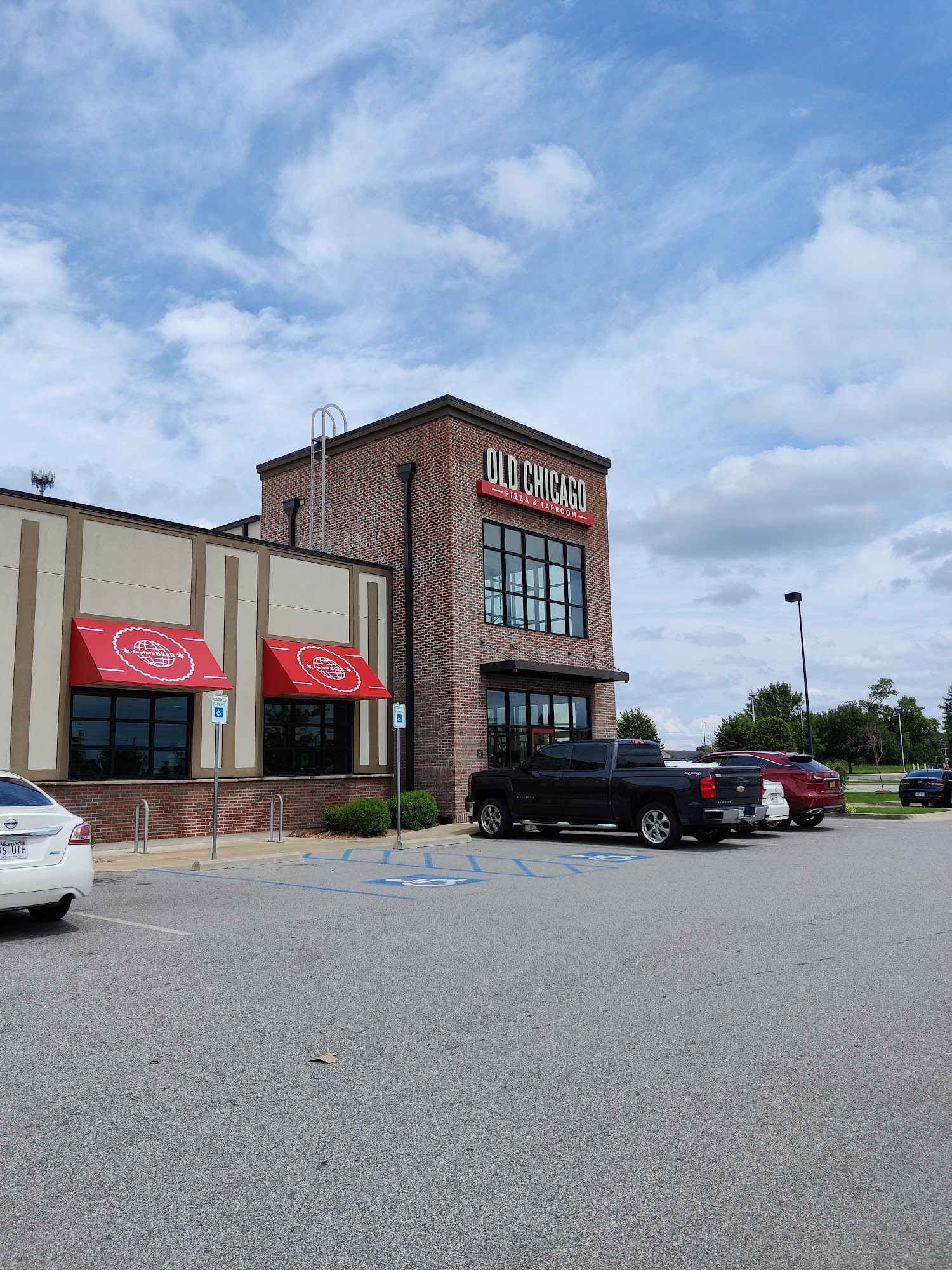 Old Chicago Pizza + Taproom