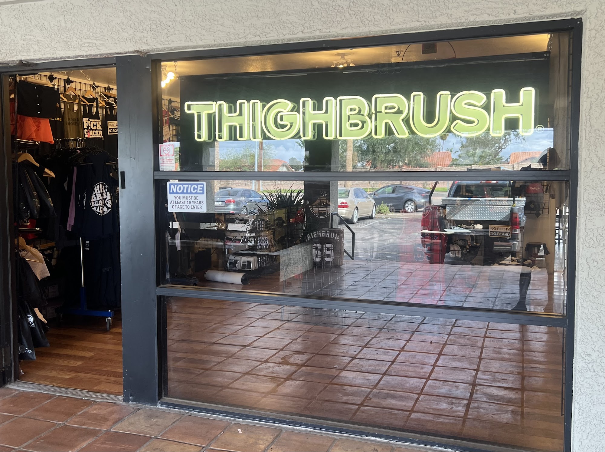 THIGHBRUSH - Retail Store