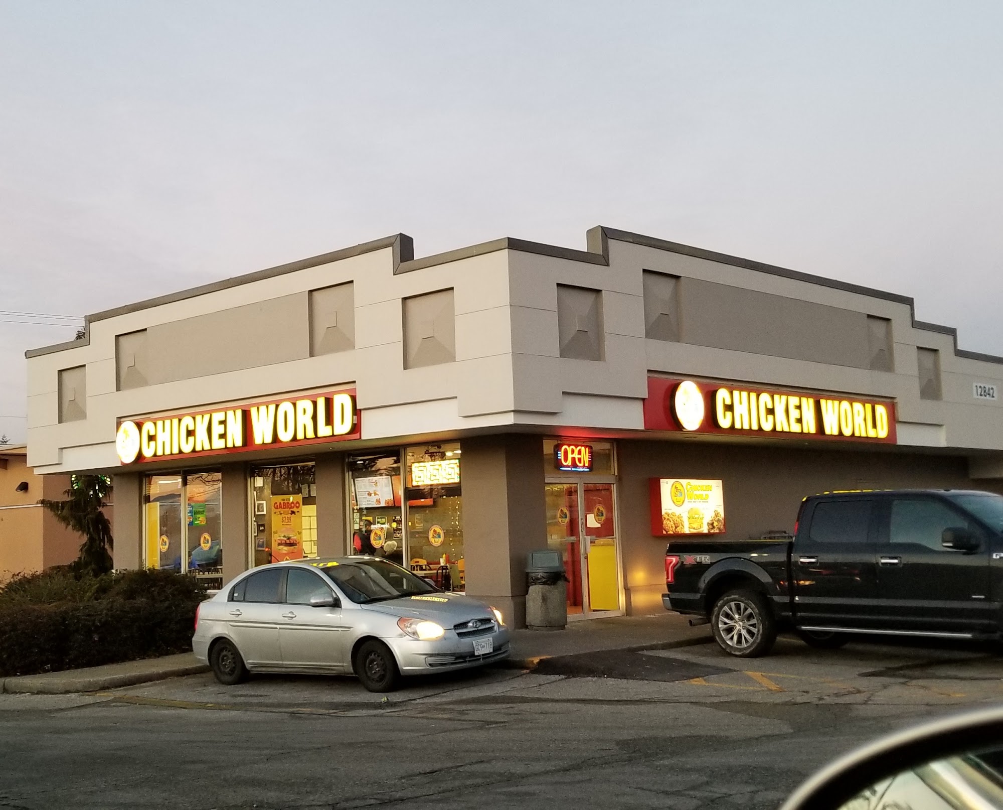 Chicken World Canada | Fried Chicken Surrey | Halal | Burgers