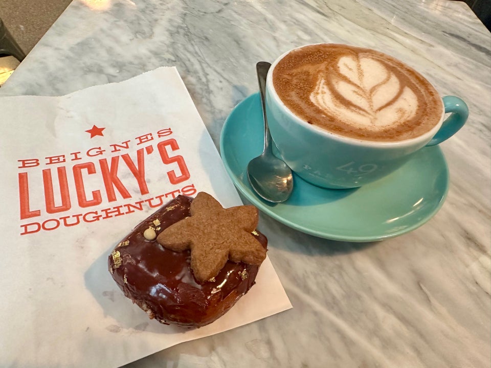 49th Parallel Café & Lucky's Doughnuts - THURLOW