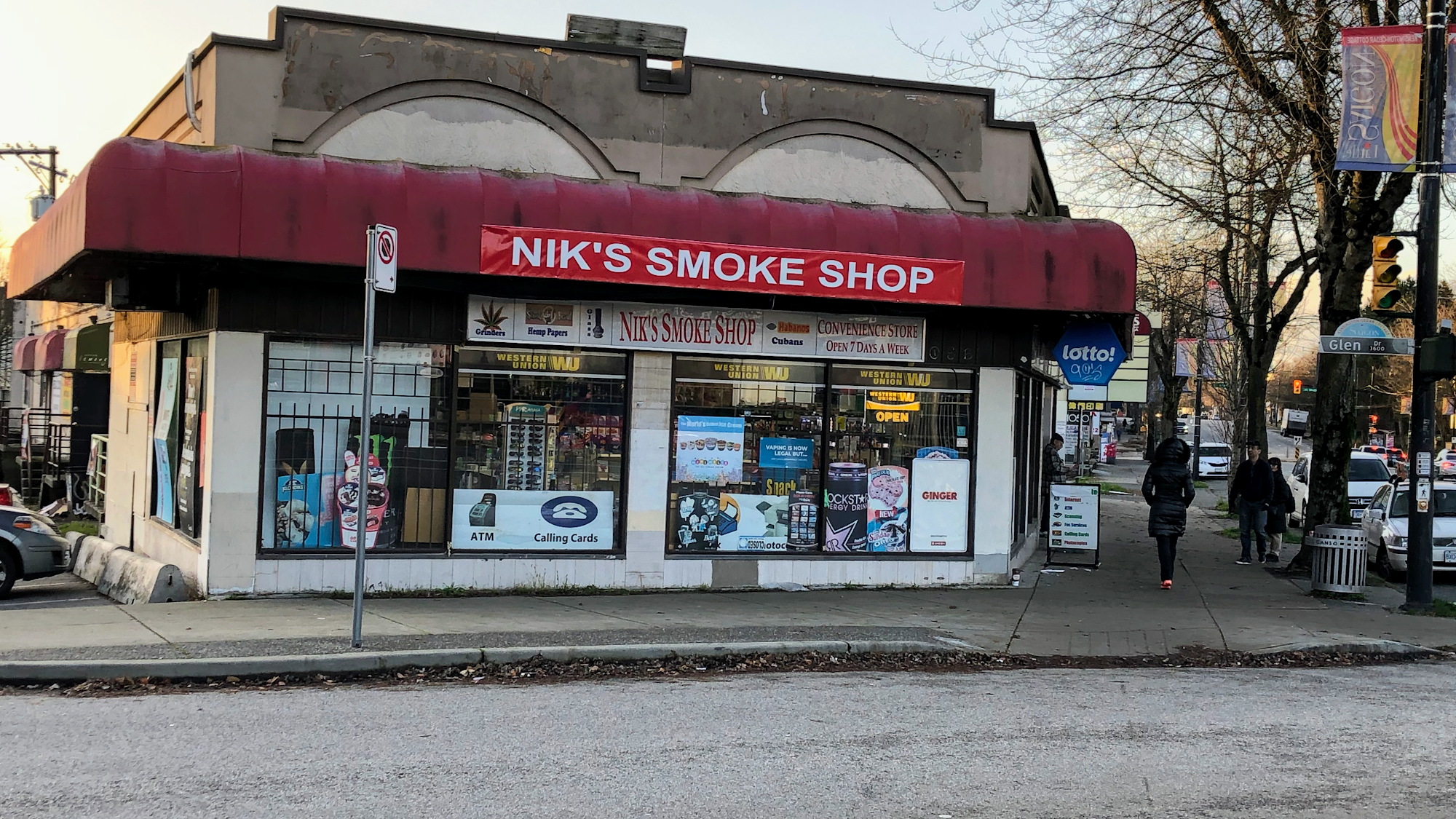 Nik's Smoke Shop