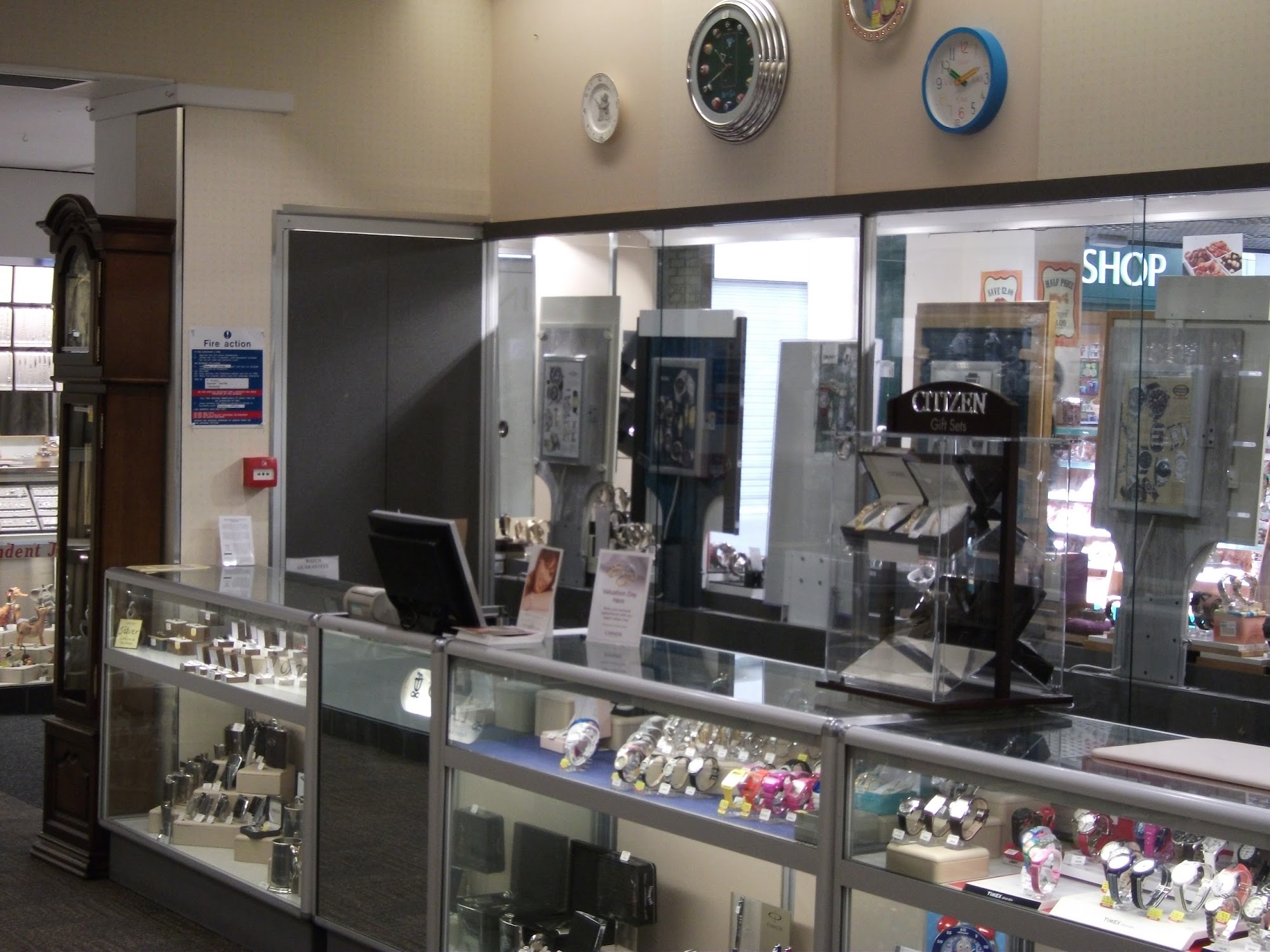 F.Hinds the Jewellers Newbury
