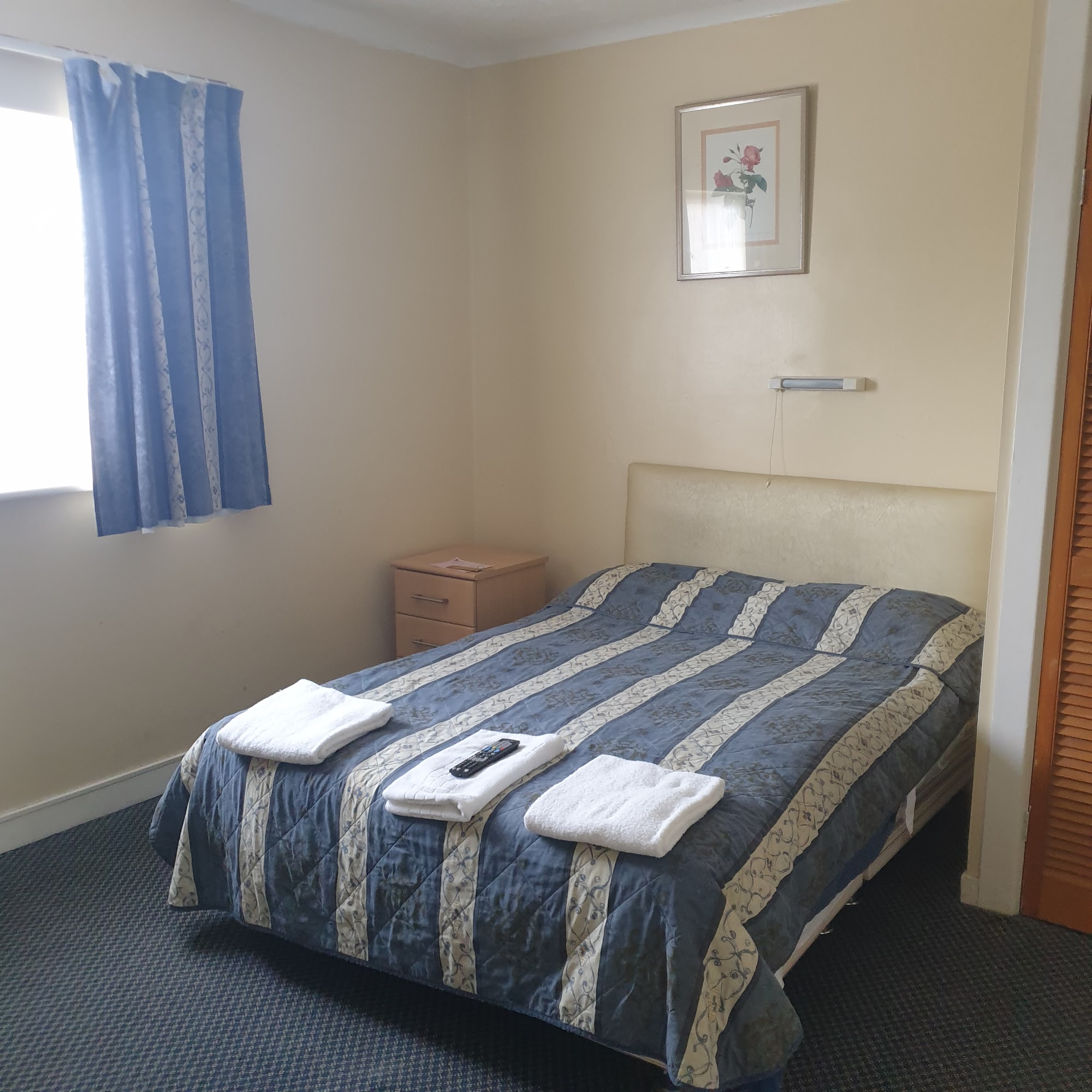 Elmhurst Hotel