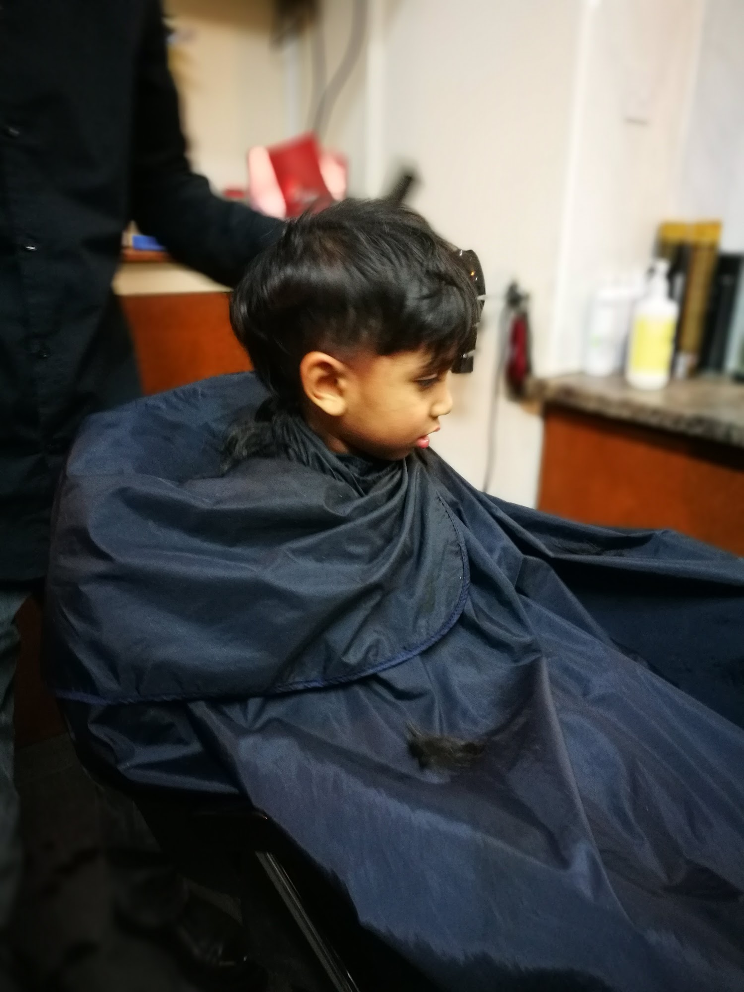 Pro Edge Hair And Beauty Salon (Unisex)
