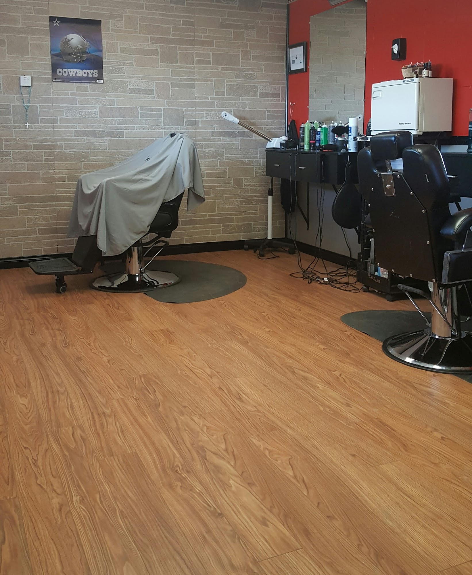 HAIR STUDIO 371 (Formerly known as Phil's Barber Shop) 51000 CA-371, Aguanga California 92536
