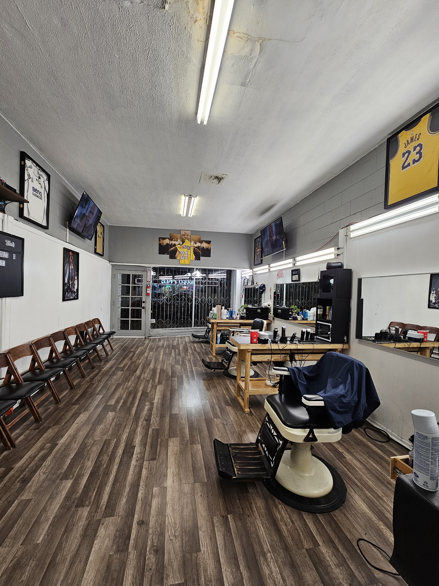 Frank's Barbershop