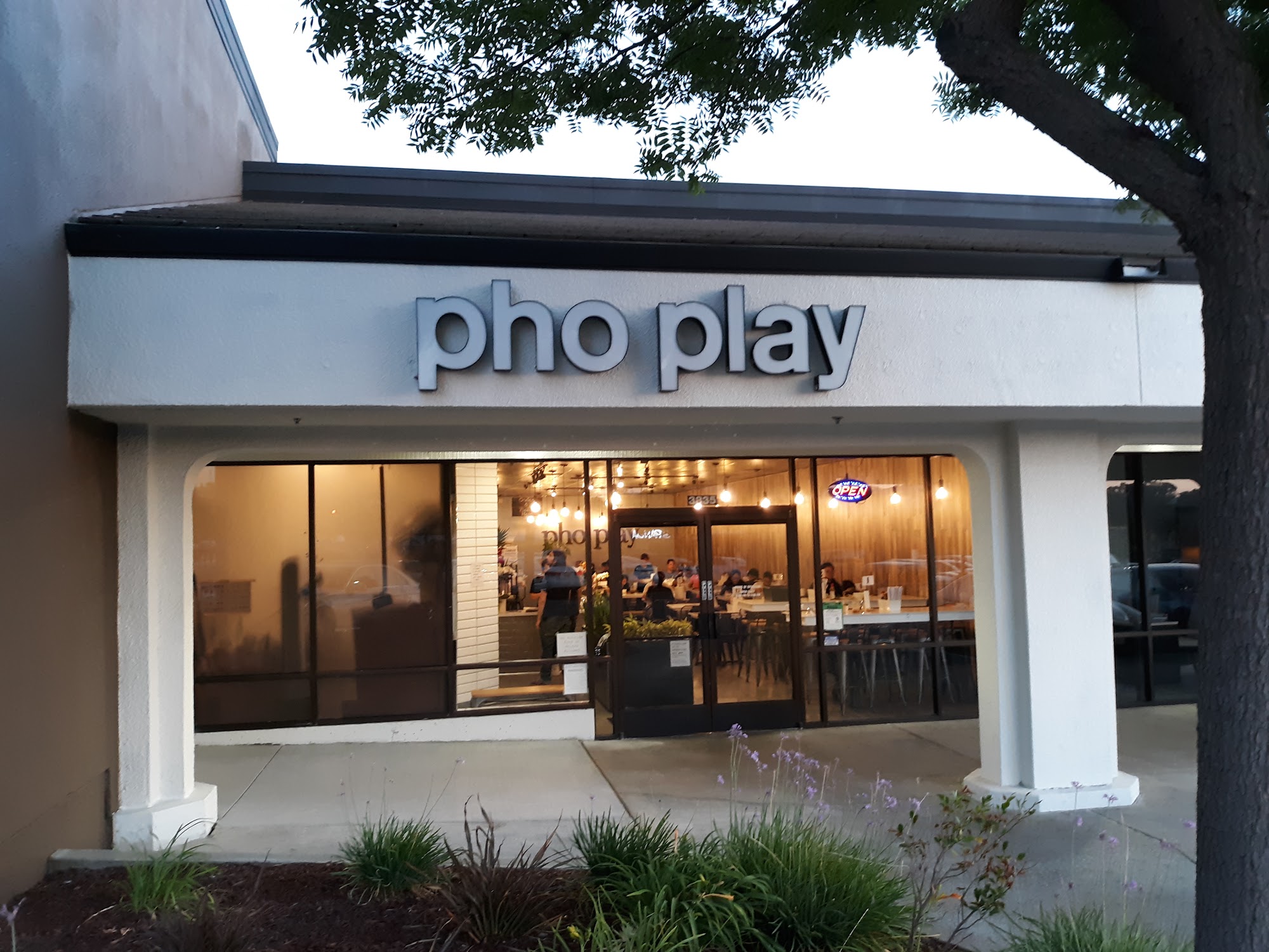 Pho Play