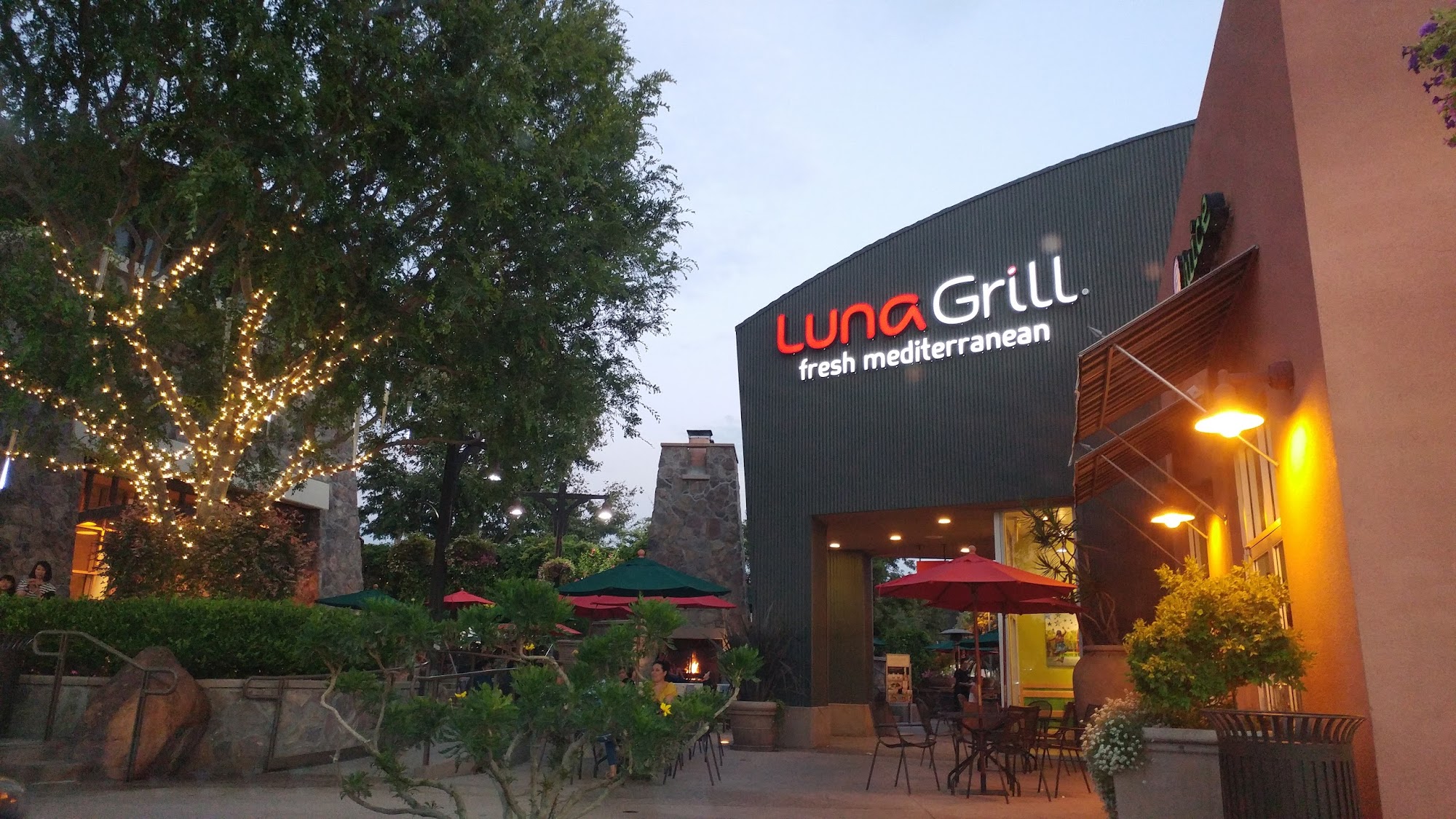 Luna Grill Eastlake