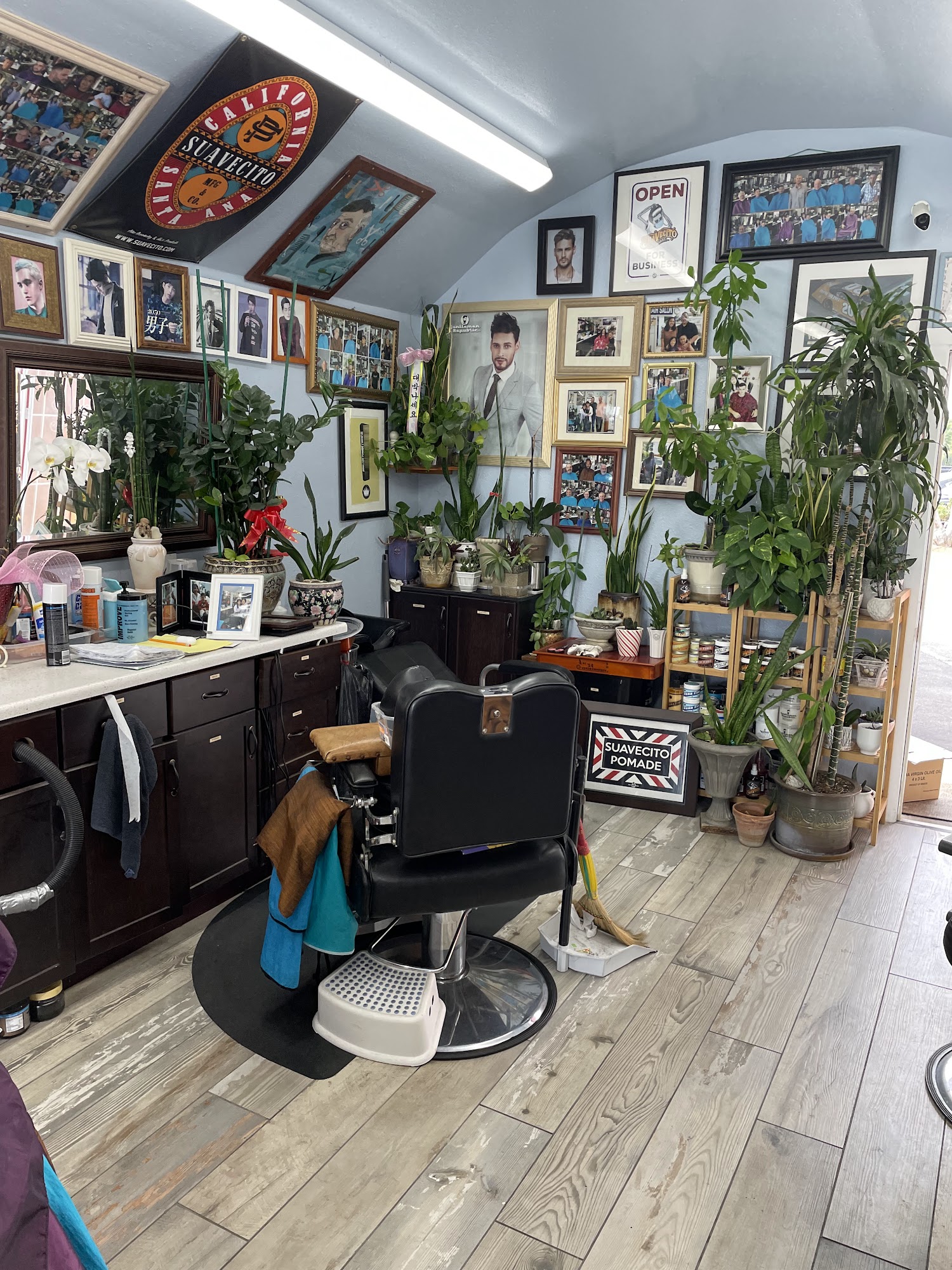 Sunny's Barber Shop