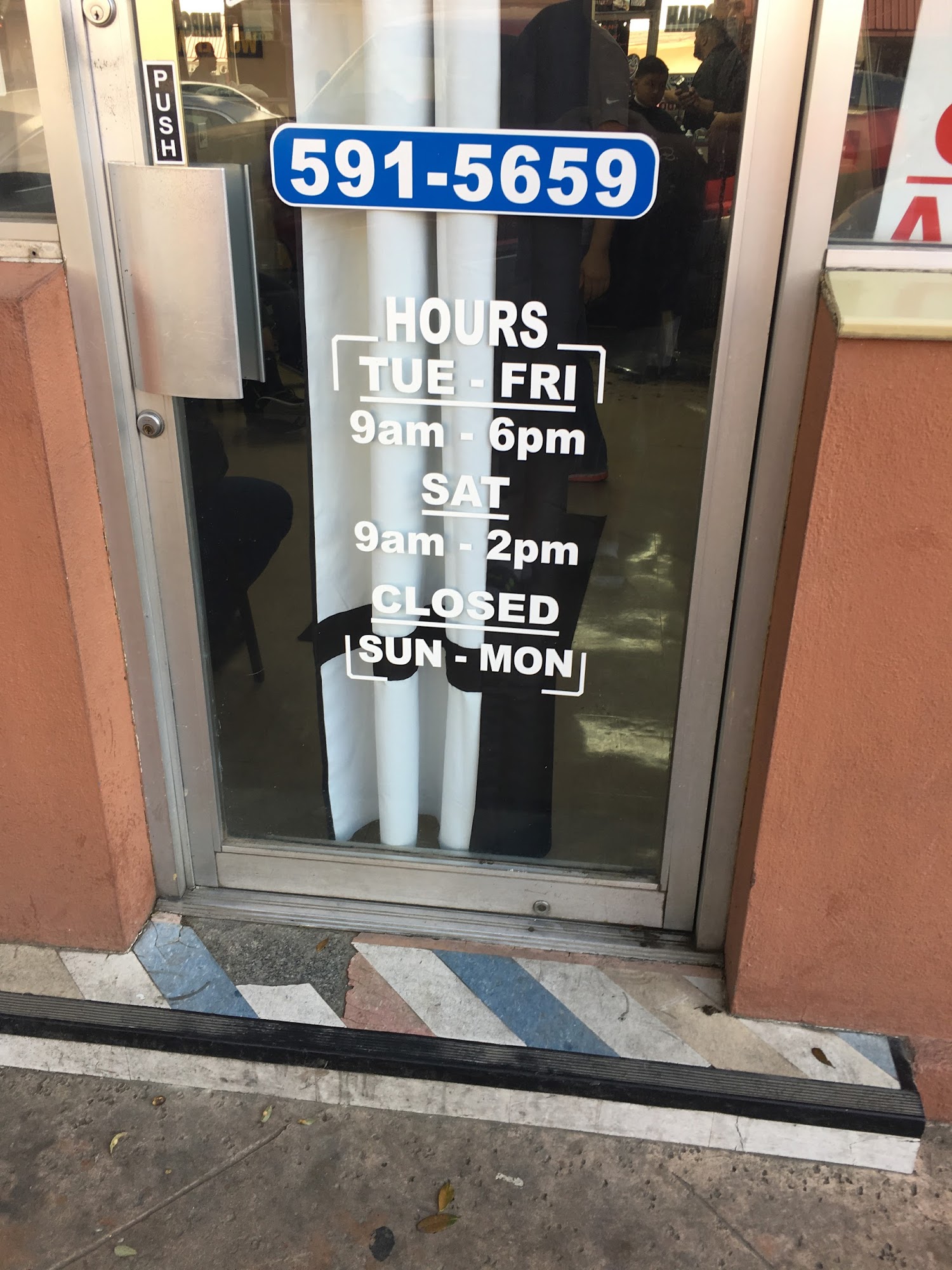 Danny's Barber Shop 120 W Tulare St, Dinuba California 93618