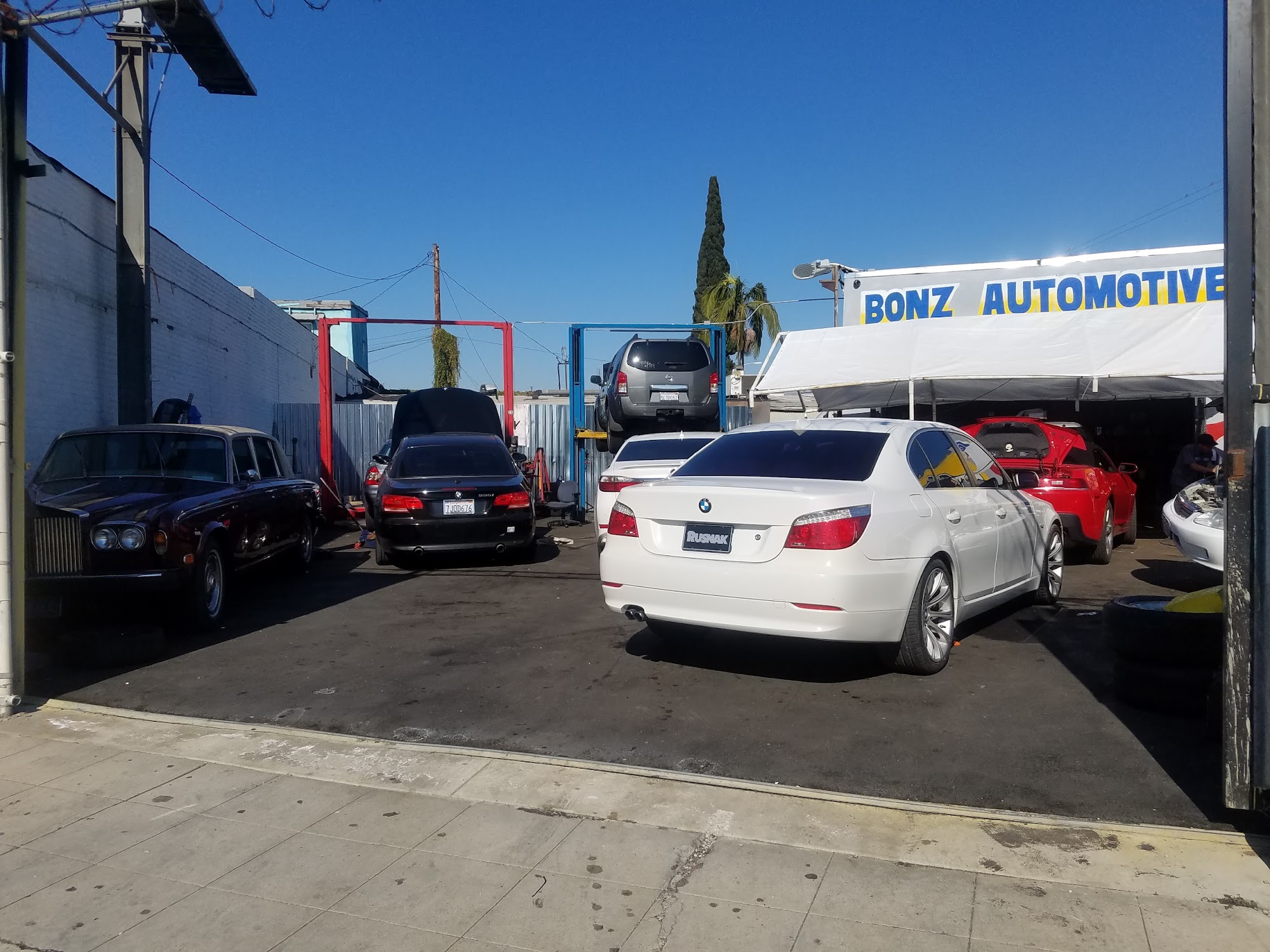 Bonz Auto Mecanic 4661 Telegraph Rd, East Los Angeles California 90022