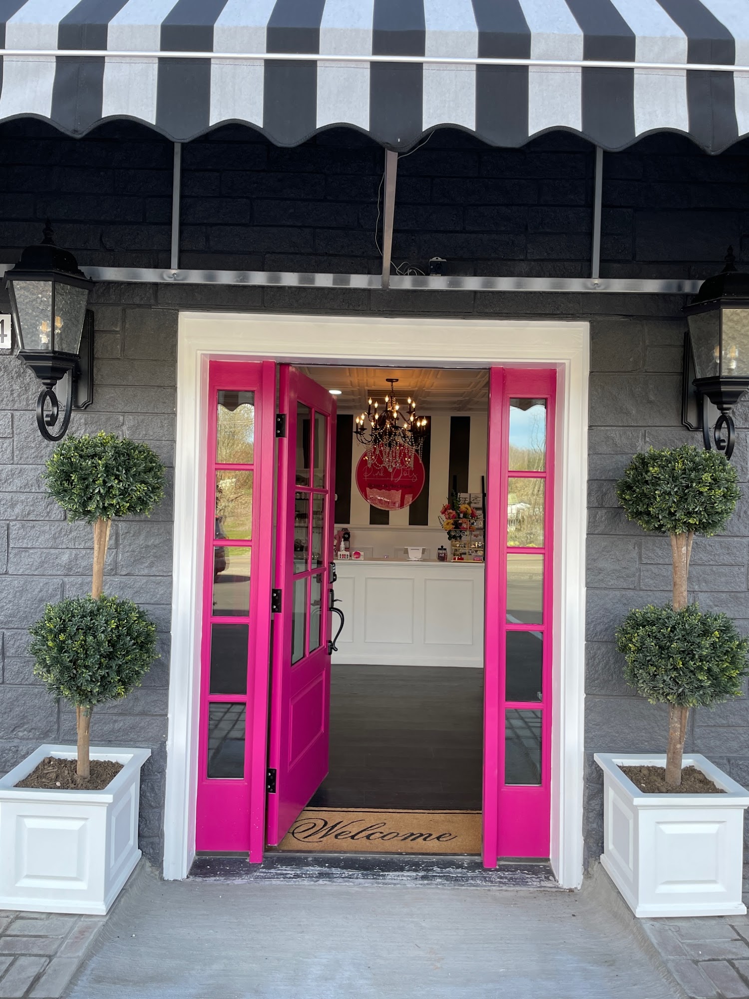 Pink-Dots Salon & Boutique