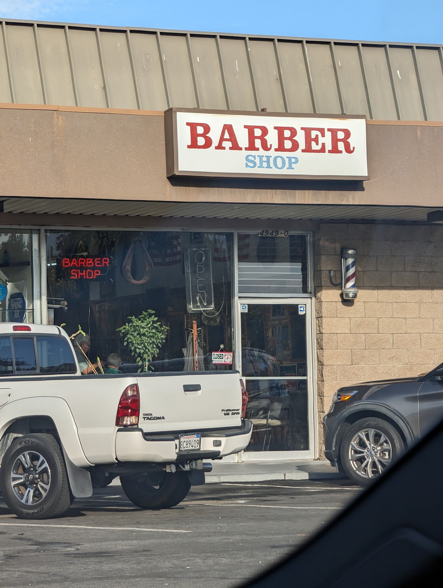 Rick's Sundale Barber Shop