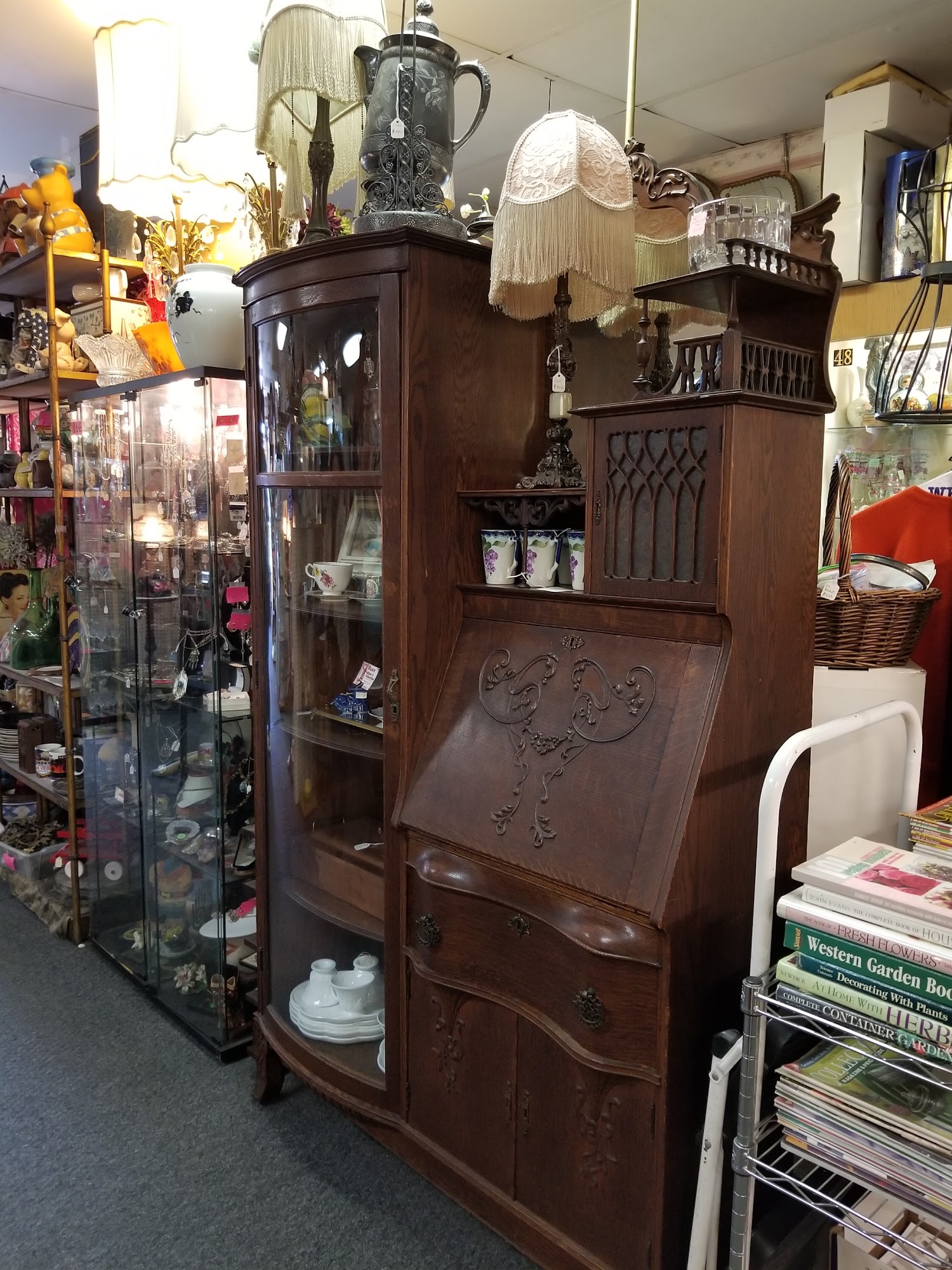 Ola's Antiques & Collectibles