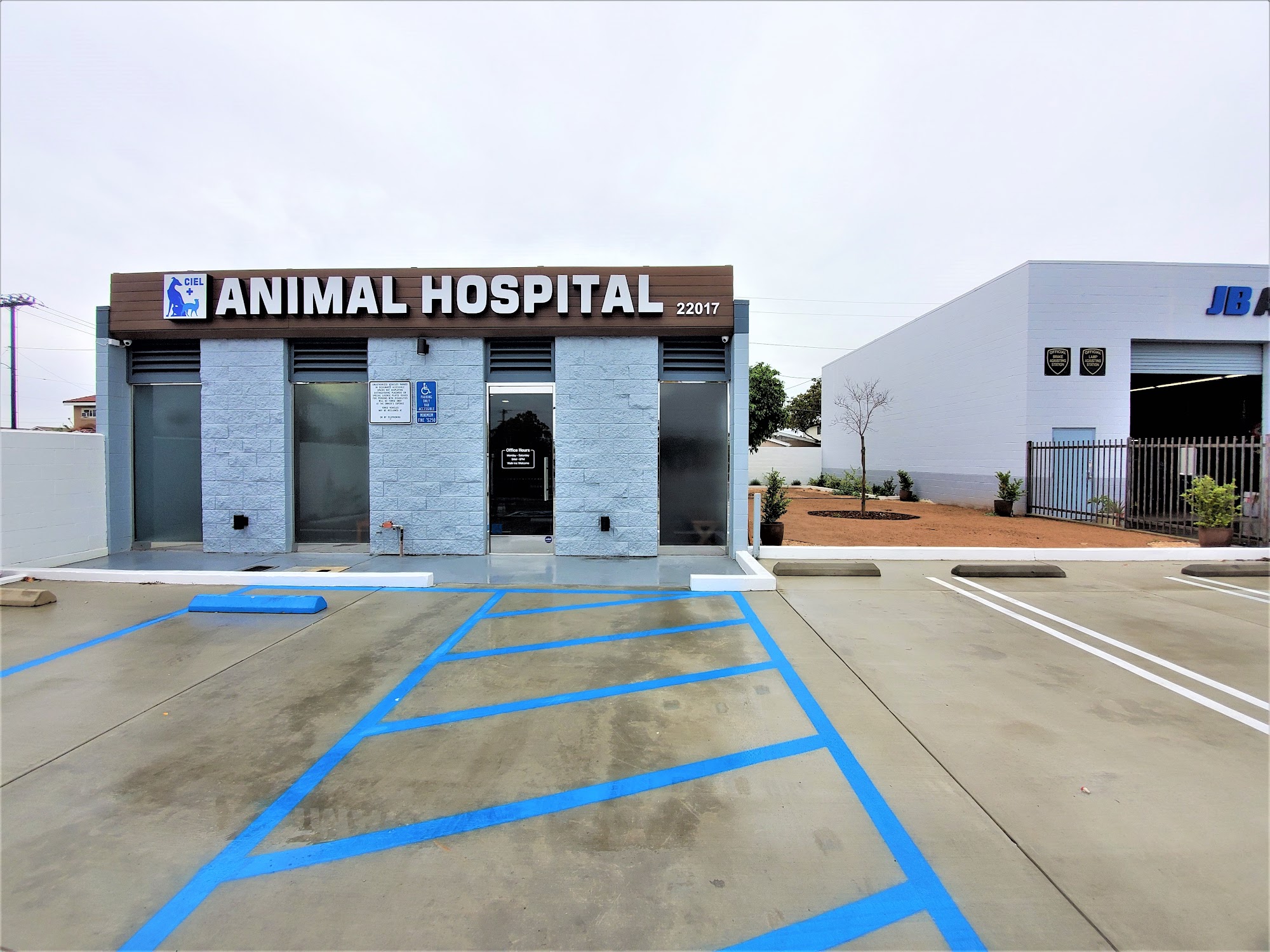 Ciel Animal Hospital 22017 Norwalk Blvd, Hawaiian Gardens California 90716