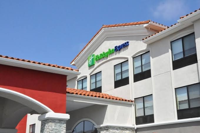 Holiday Inn Express & Suites Lake Forest - Irvine East, an IHG Hotel