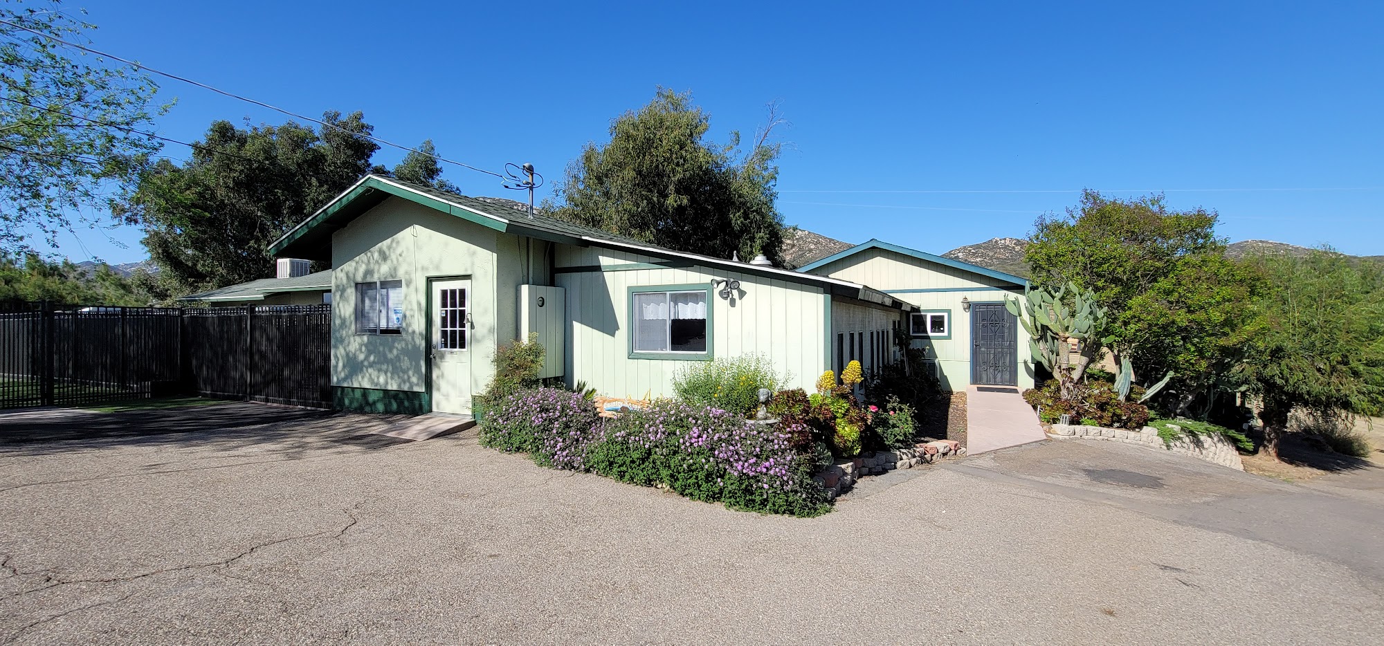 Country Kennels Lakeside