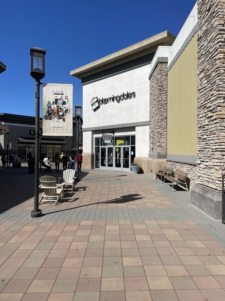 Bloomingdale's Outlet