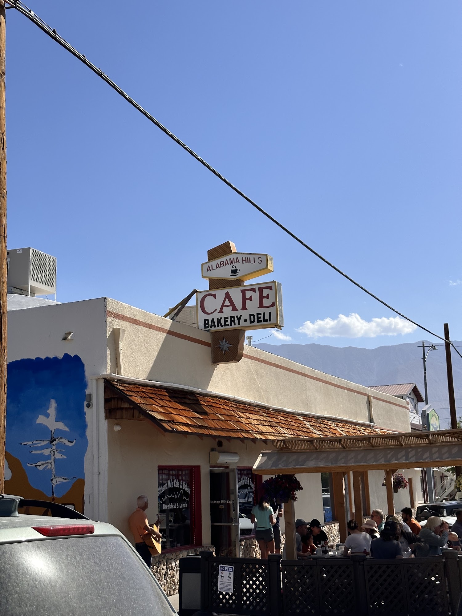 Alabama Hills Cafe & Bakery