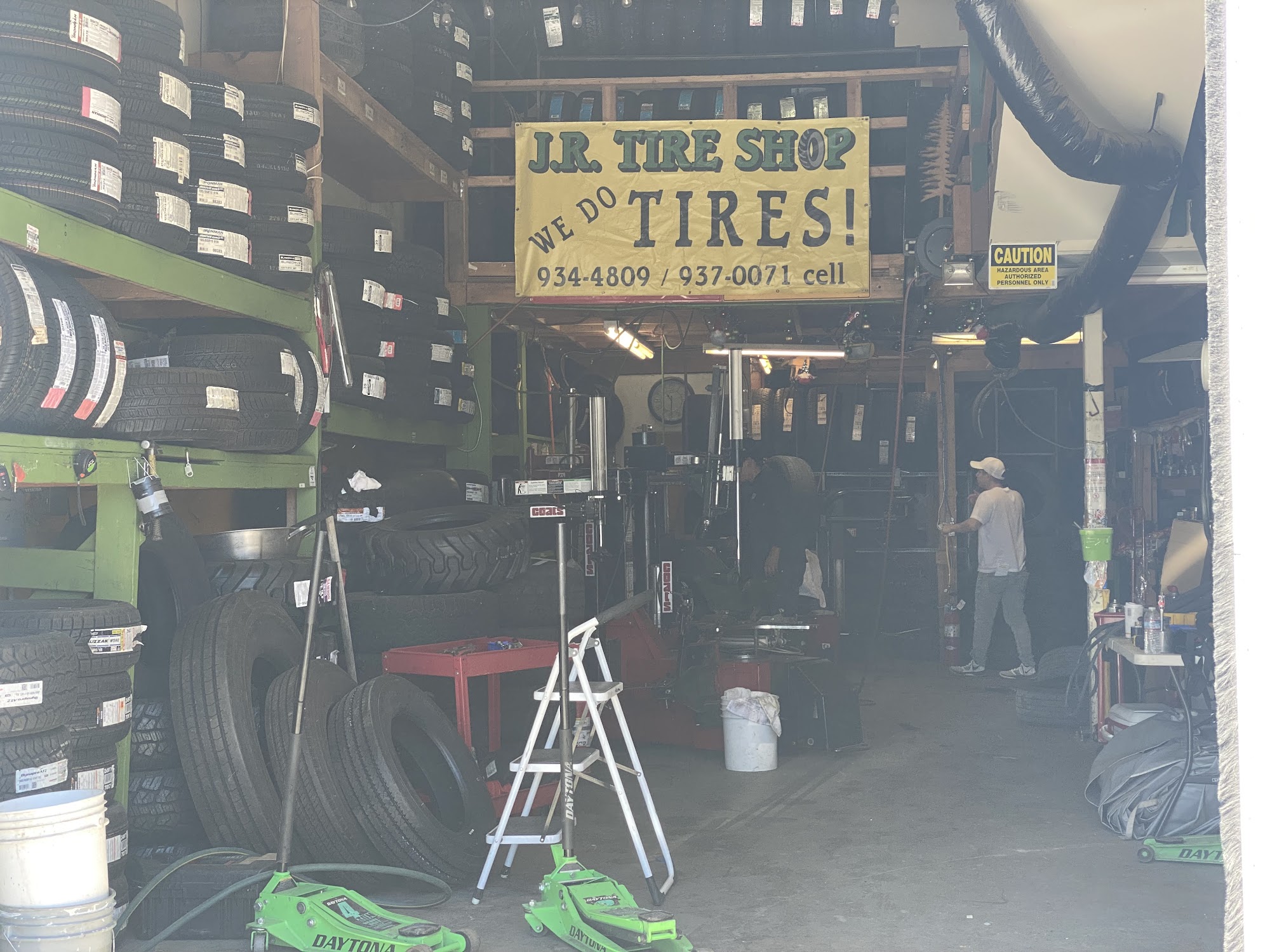 JR Tire Shop