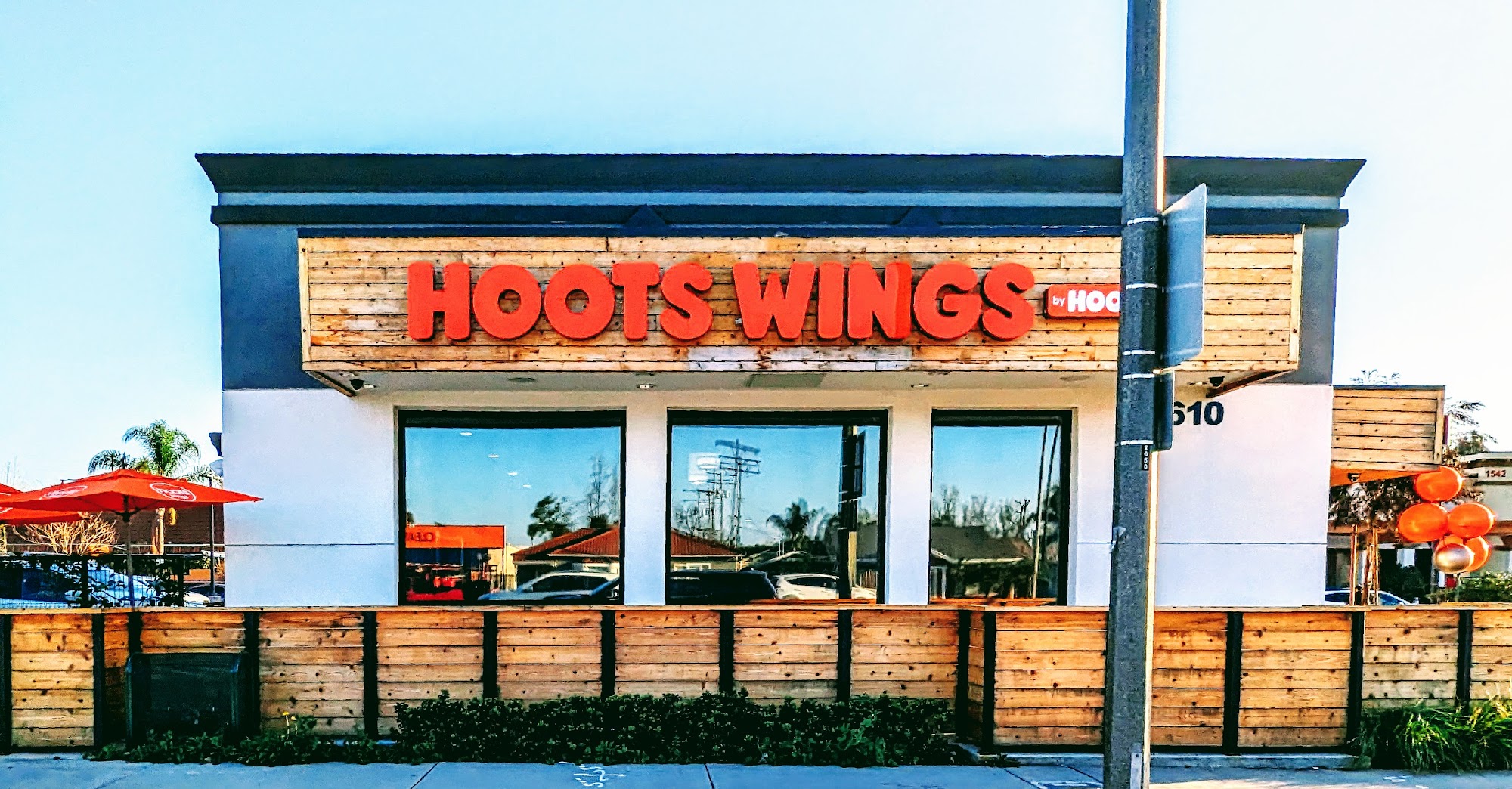 Hoots Wings by Hooters