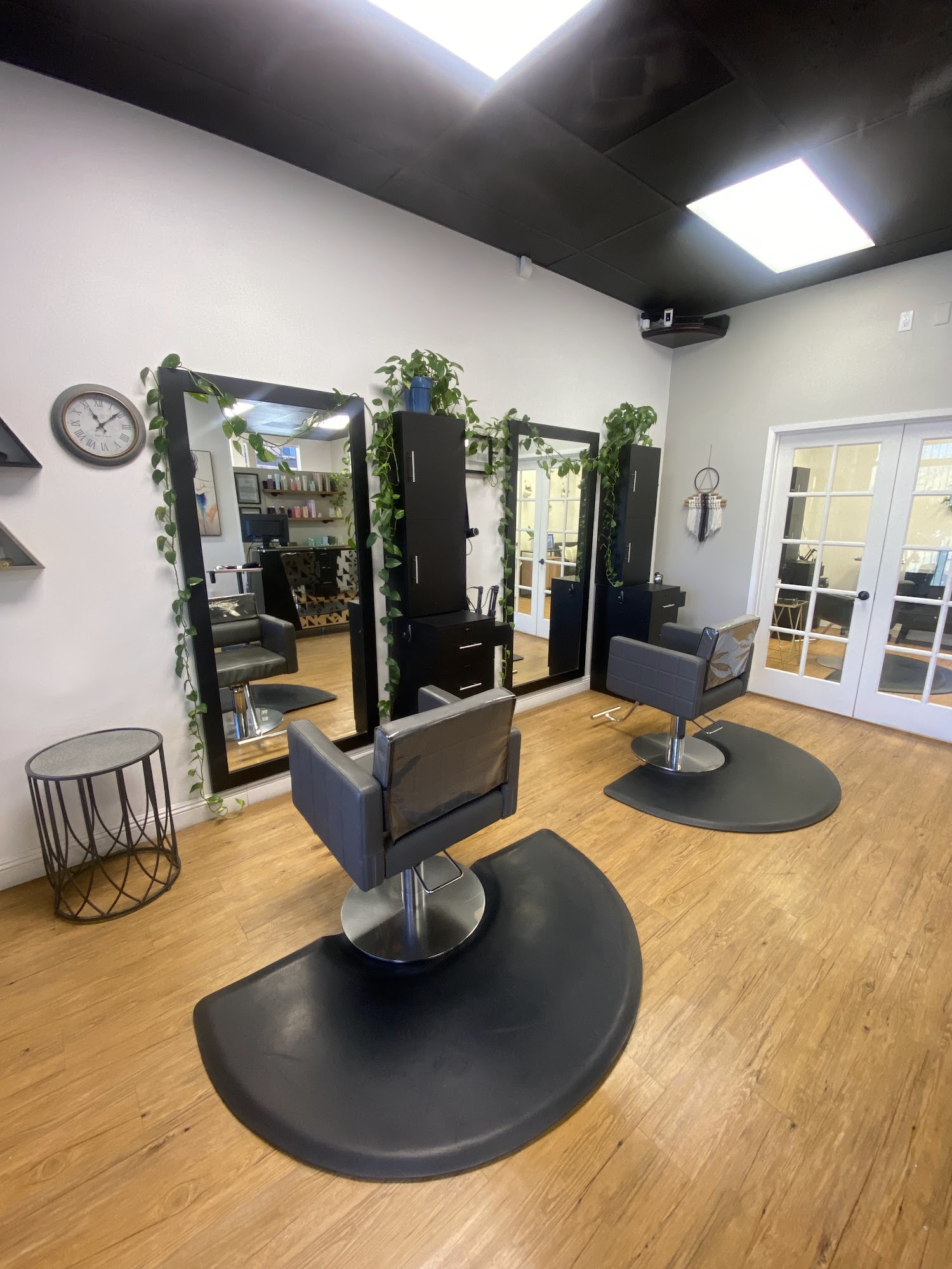 KM Salon