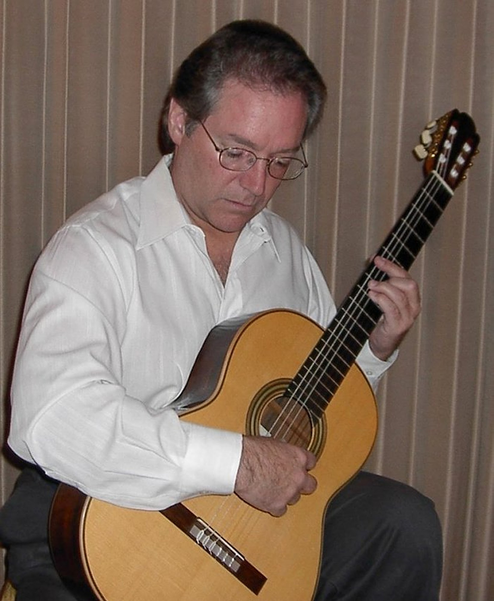 Guitar Lessons and Classical Guitar Lessons by Glenn Tinturin