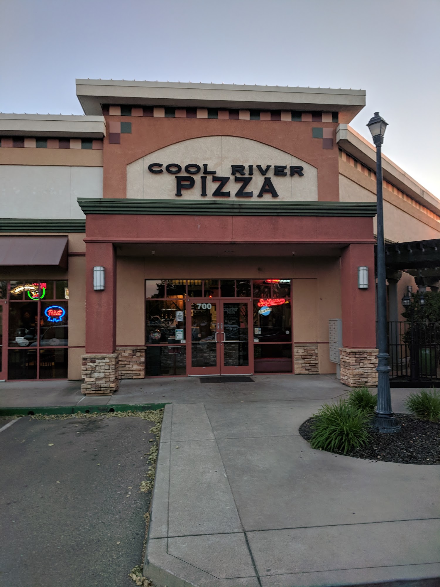 Cool River Pizza & Taphouse