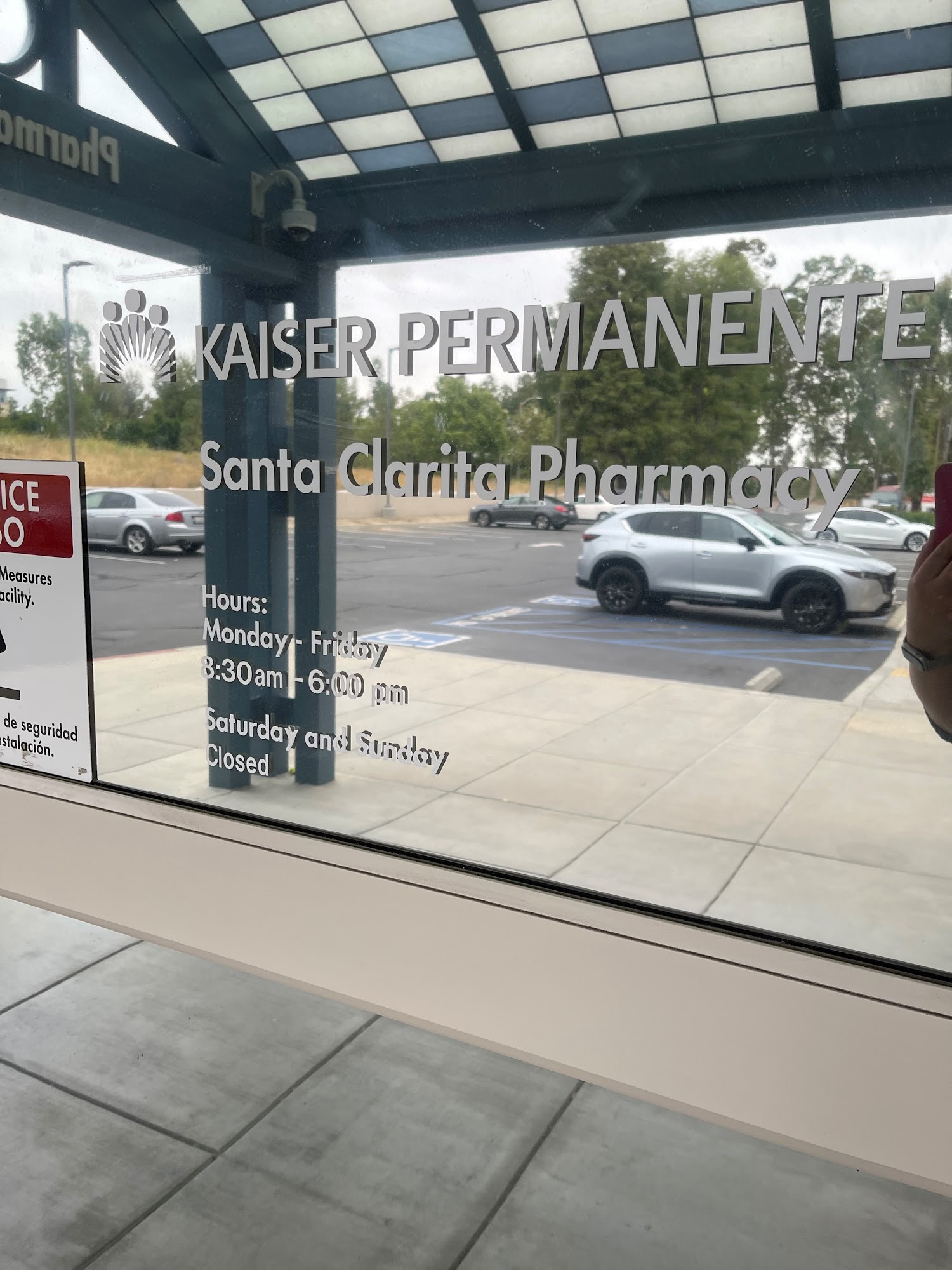 Pharmacy | Kaiser Permanente Santa Clarita Medical Offices 1
