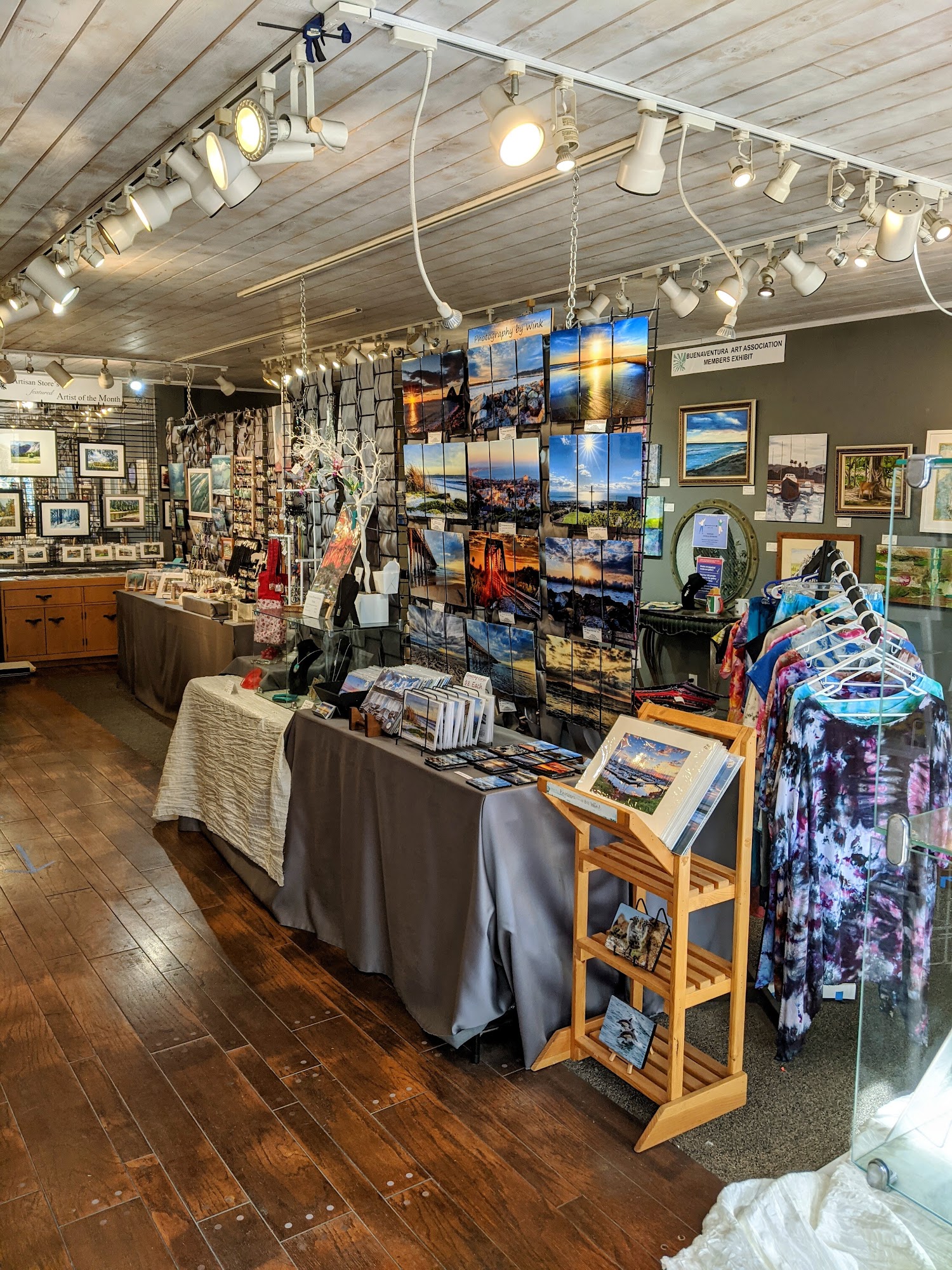 Harbor Village Gallery & Gifts