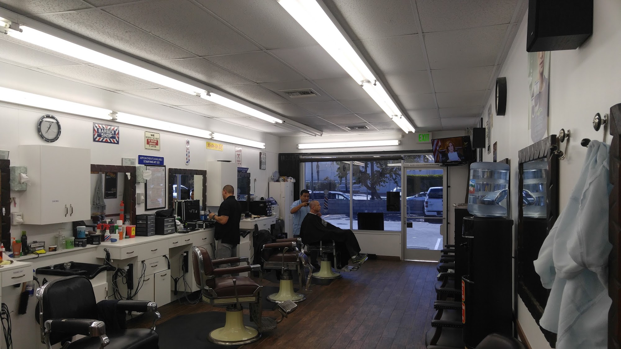 Joe's Barber Shop 19801 Vanowen St # B, Winnetka California 91306