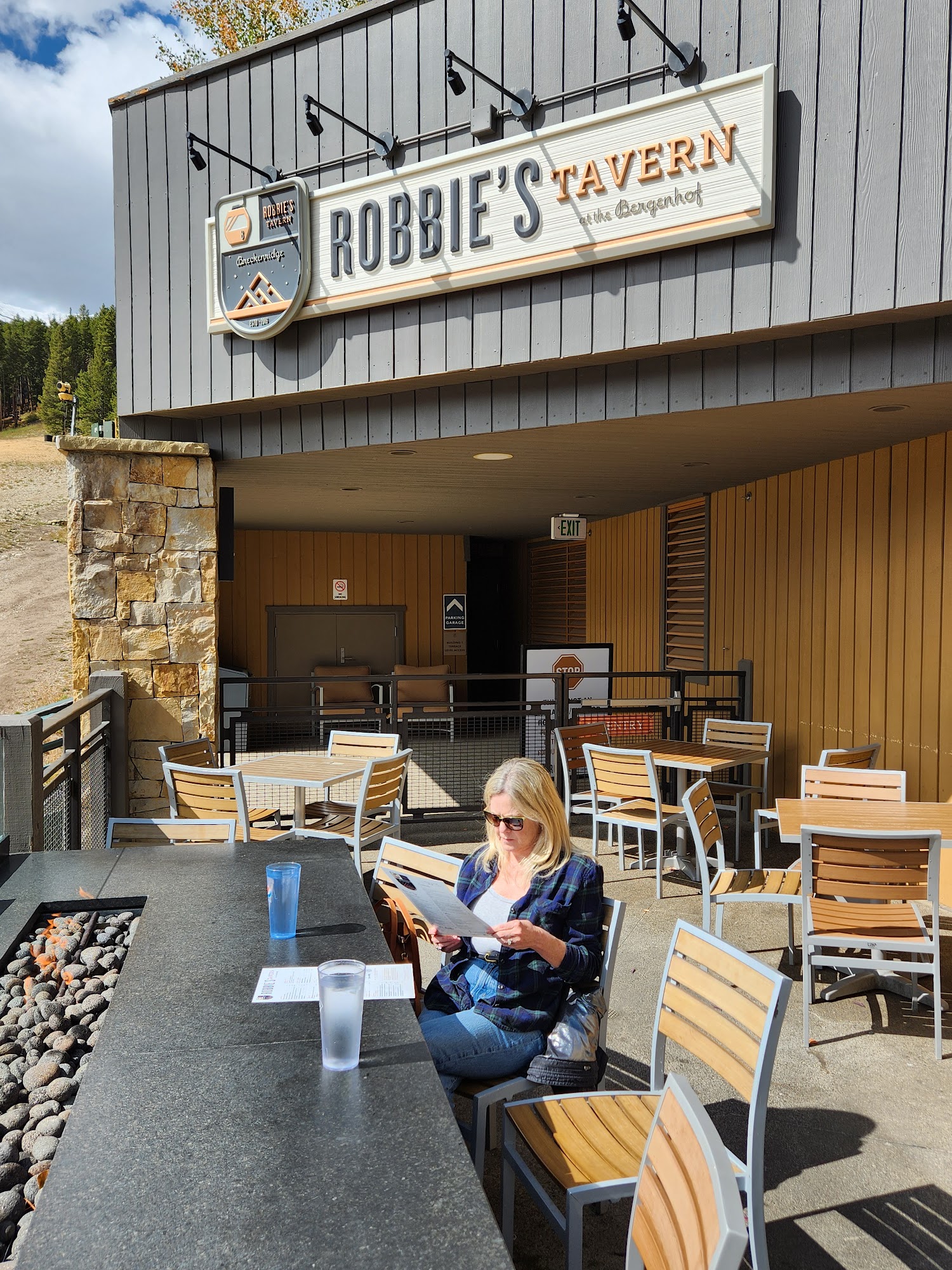 Robbie's Tavern