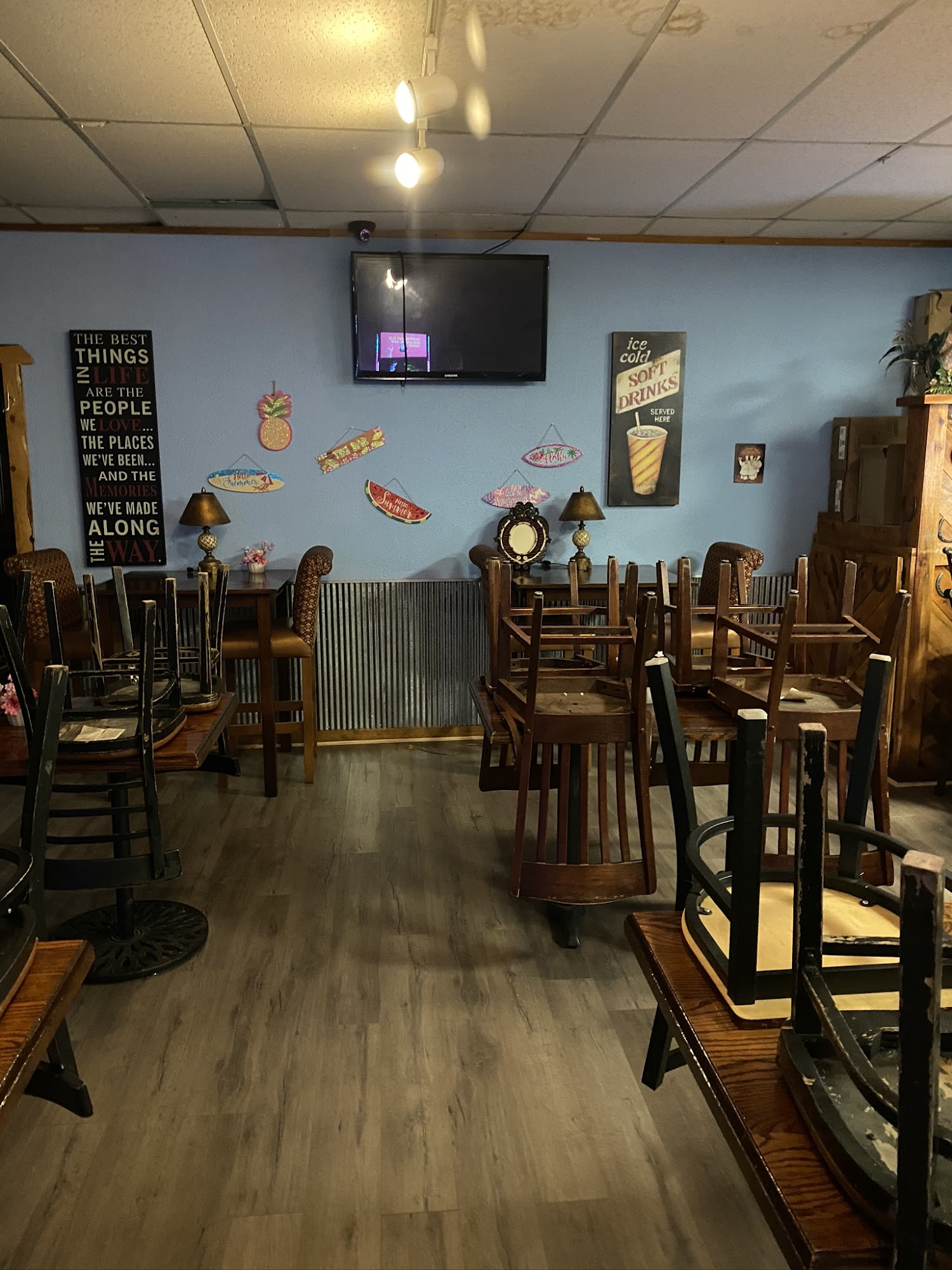Viktorios Pizzeria and Full Service Bar