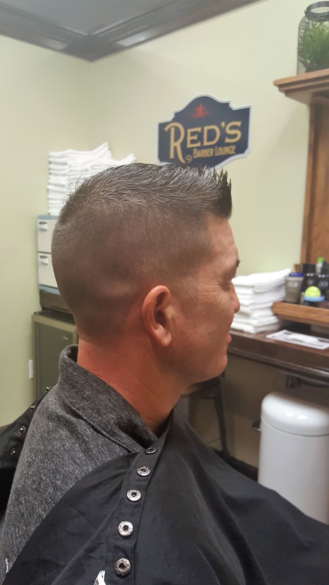 Red's Barber Lounge