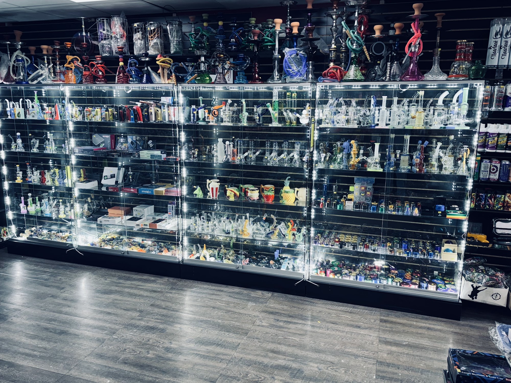 Miles Smoke Shop (Premium Cigars, Disposable Vapes, E-juice, Hookah , Glass)